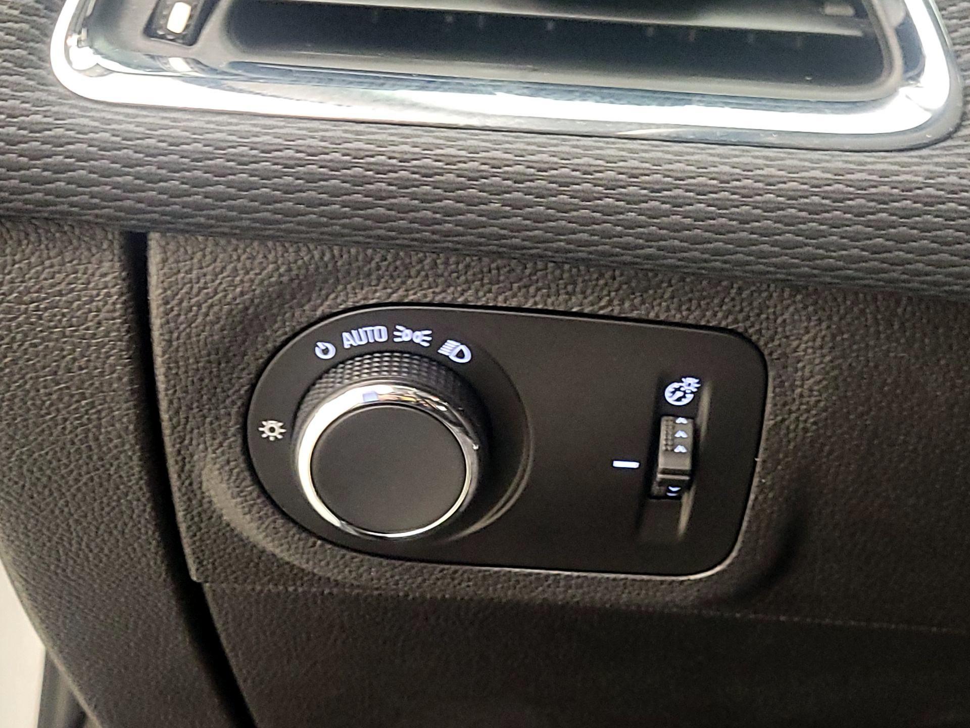 Thumbnail: 2016 Chevrolet Cruze - 13