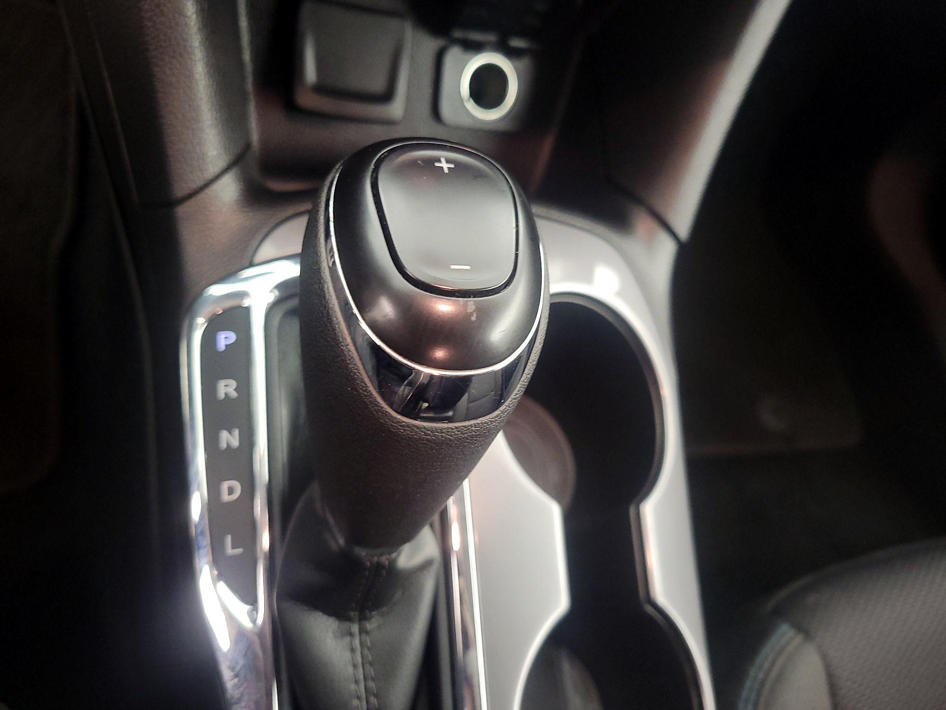 Thumbnail: 2016 Chevrolet Cruze - 17