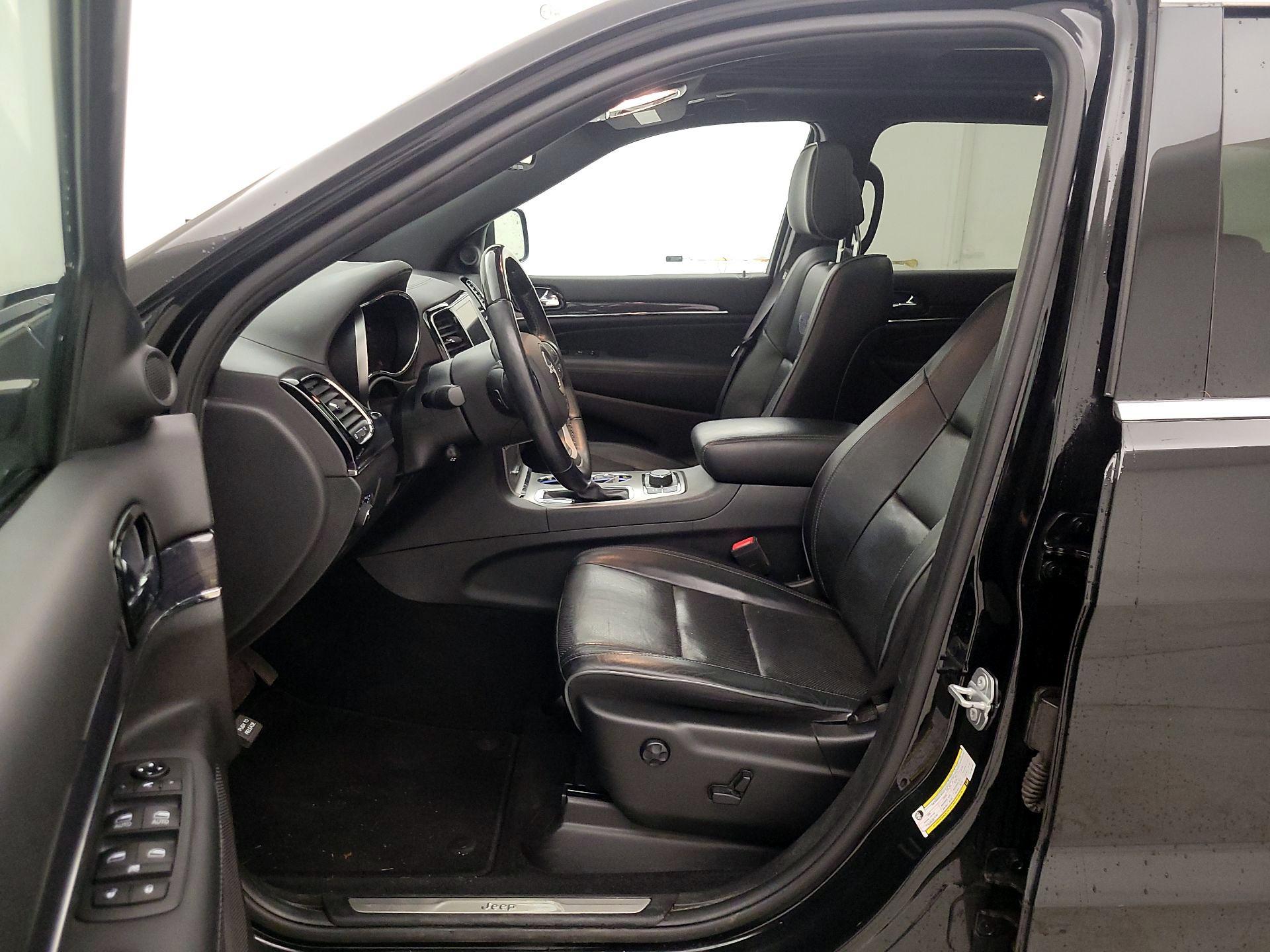 Thumbnail: 2020 Jeep Grand Cherokee - 11