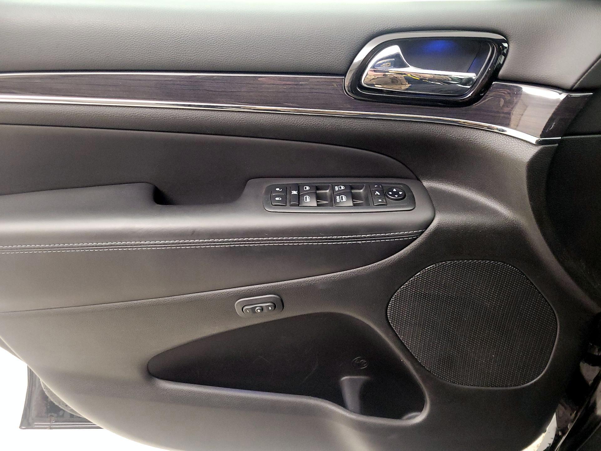 Thumbnail: 2020 Jeep Grand Cherokee - 12