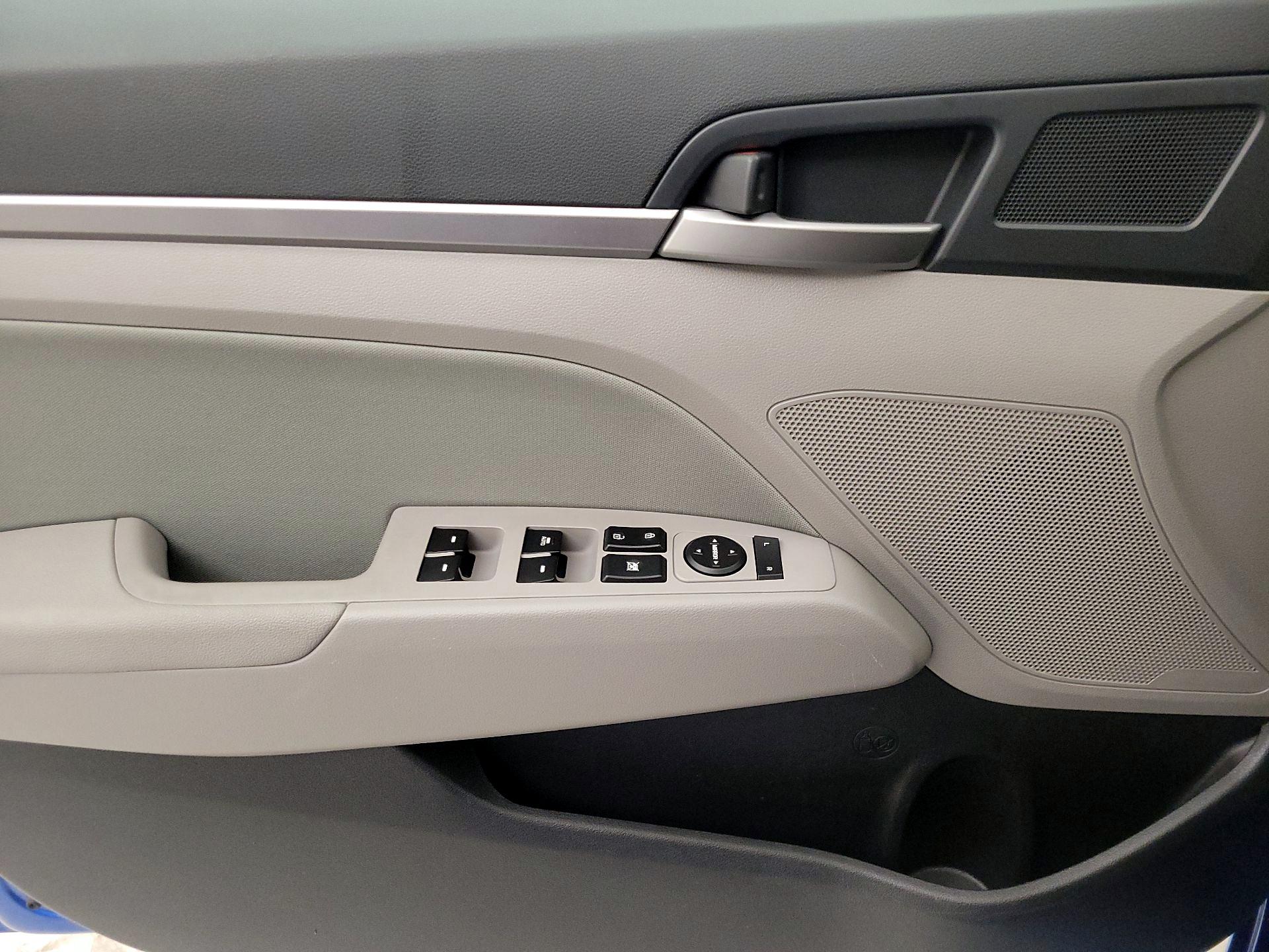 Thumbnail: 2018 Hyundai Elantra - 12