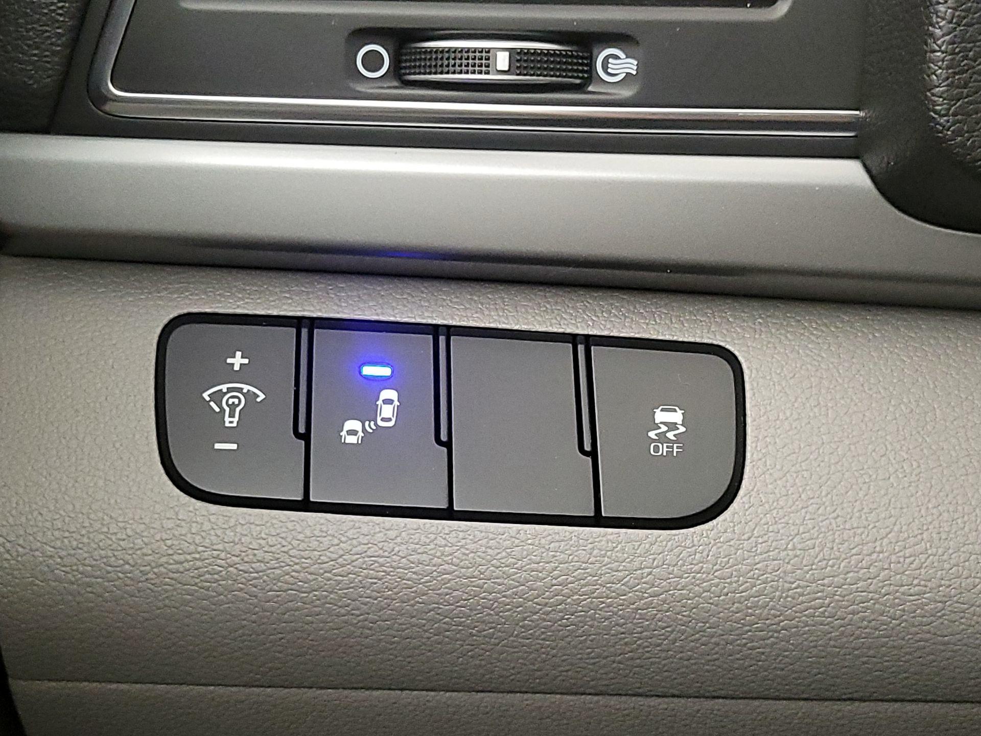 Thumbnail: 2018 Hyundai Elantra - 13