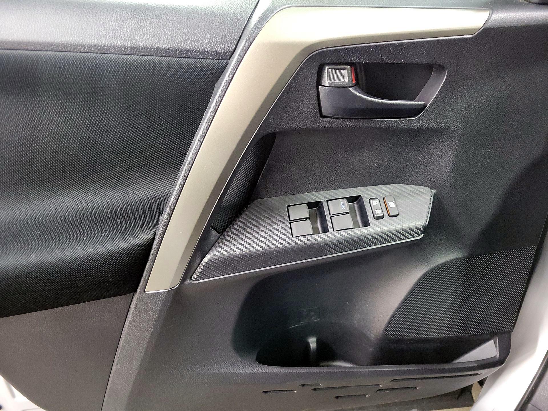 Thumbnail: 2015 Toyota RAV4 - 12