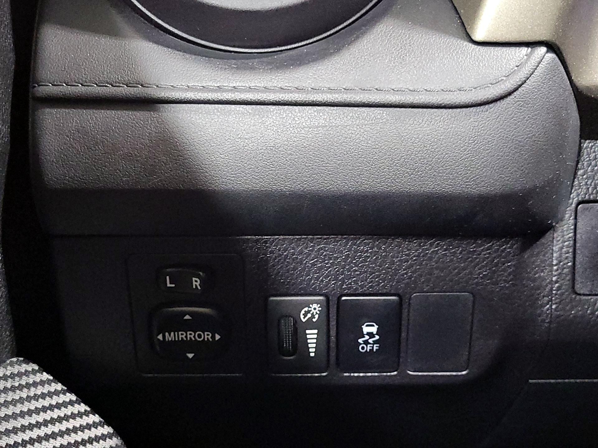 Thumbnail: 2015 Toyota RAV4 - 13