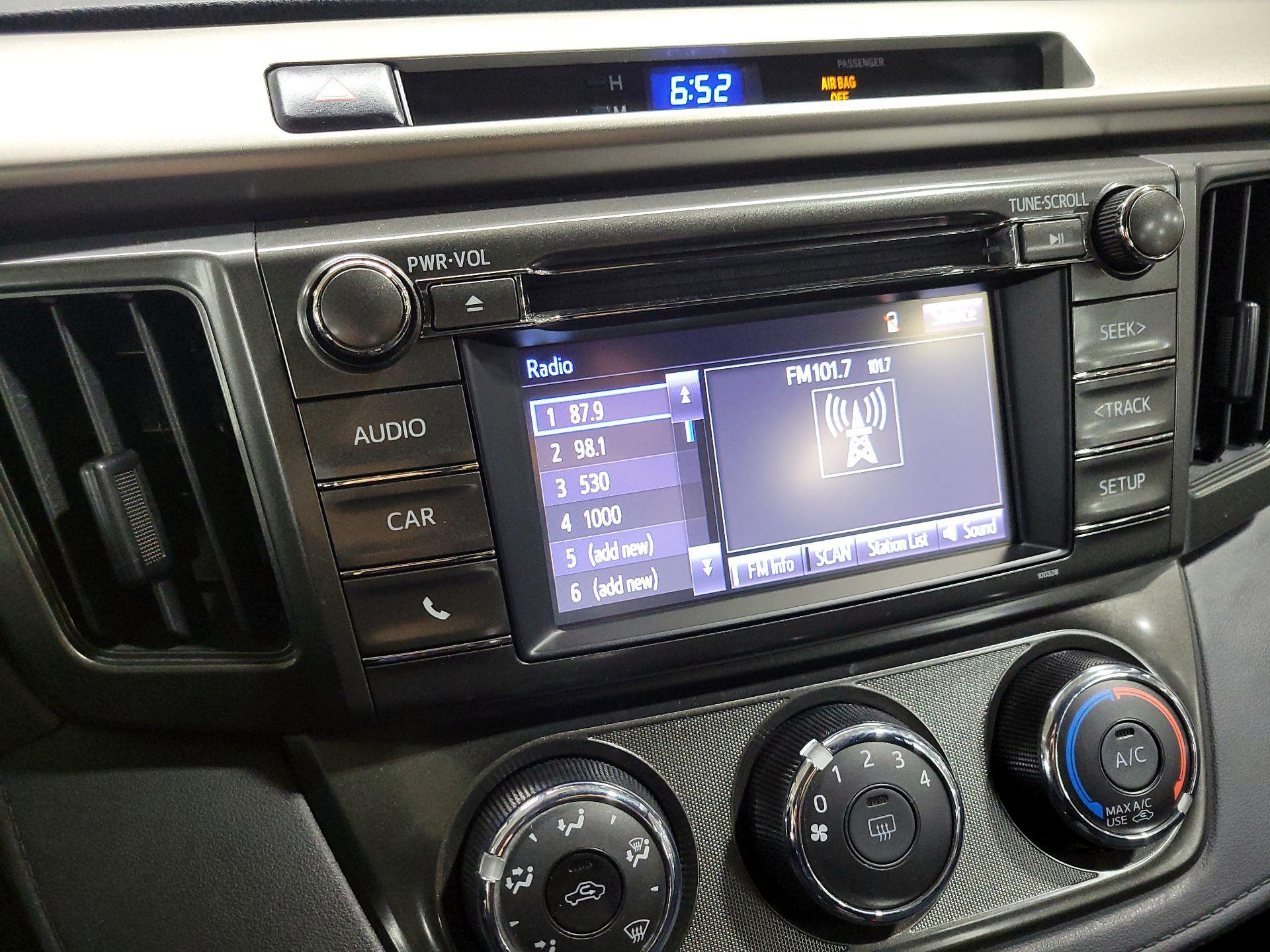 Thumbnail: 2015 Toyota RAV4 - 15