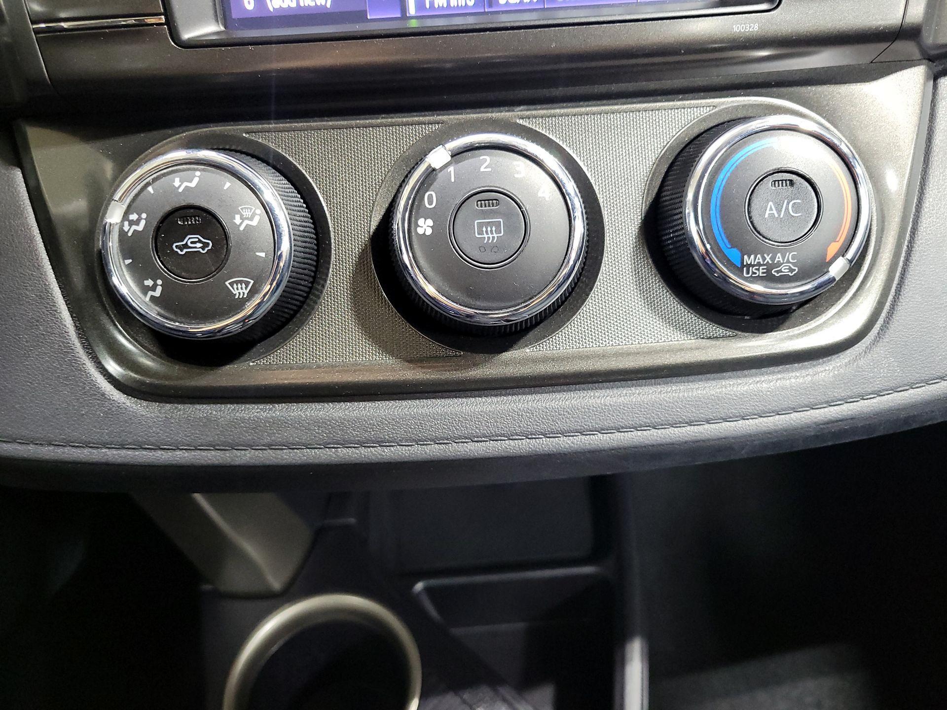 Thumbnail: 2015 Toyota RAV4 - 16