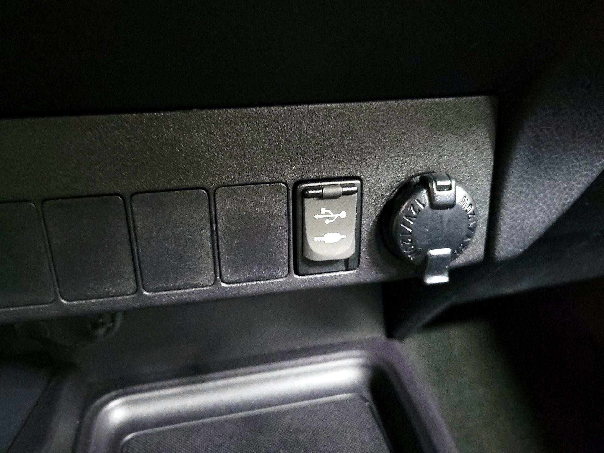 Thumbnail: 2015 Toyota RAV4 - 18