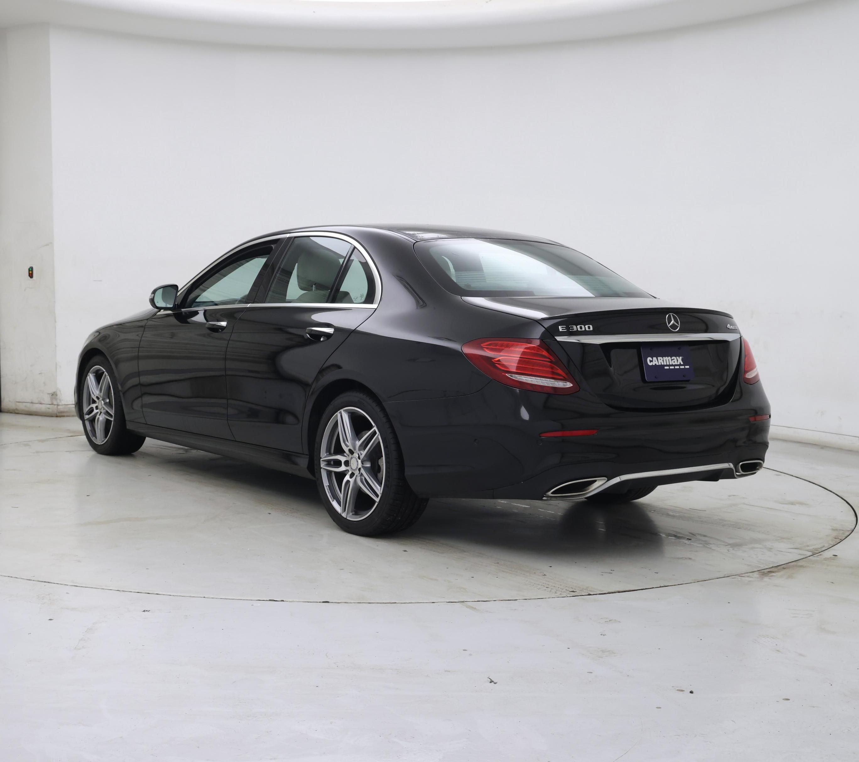 Thumbnail: 2017 Mercedes-Benz E-Class - 2