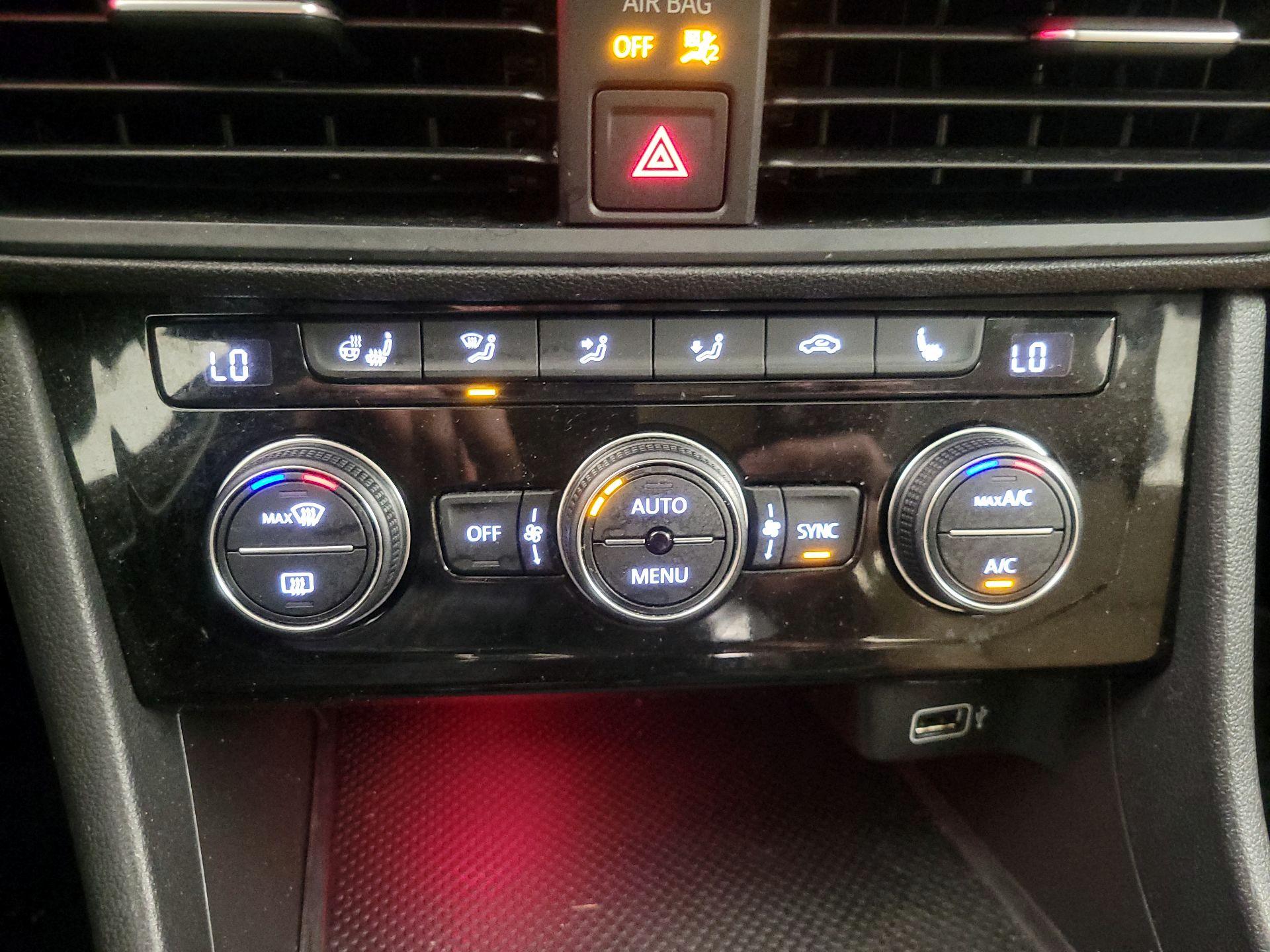 Thumbnail: 2019 Volkswagen Jetta - 16