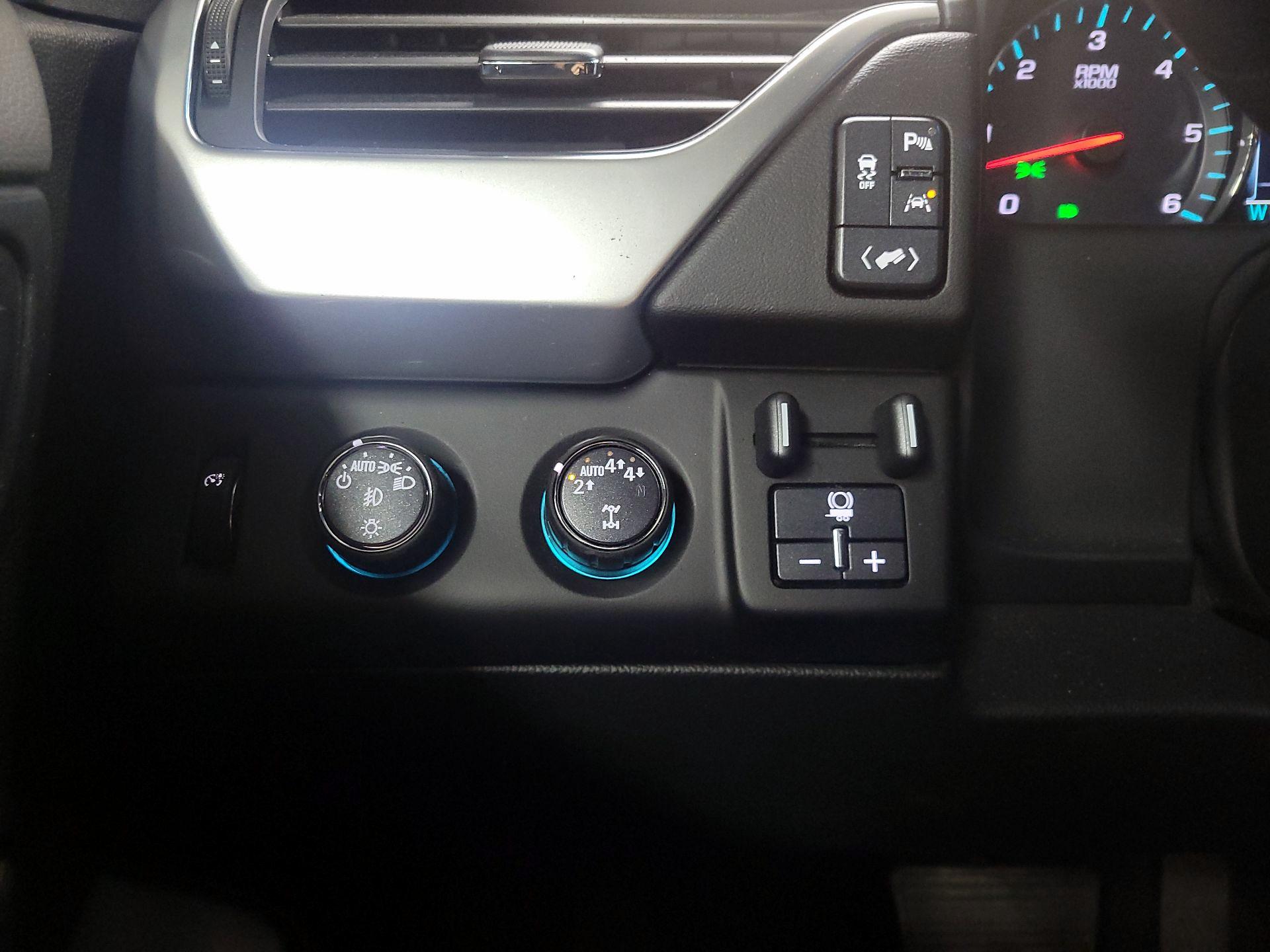 Thumbnail: 2020 Chevrolet Suburban - 13