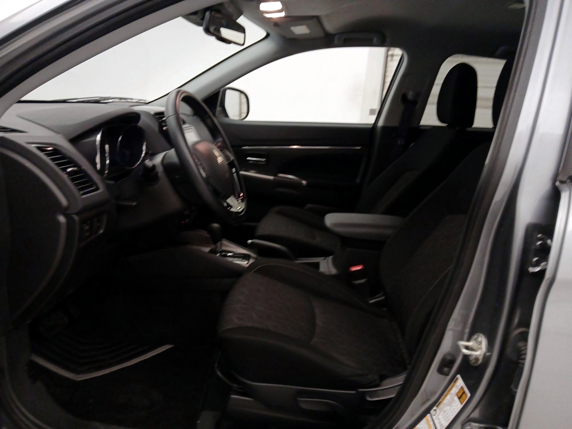 Thumbnail: 2020 Mitsubishi Outlander Sport - 11