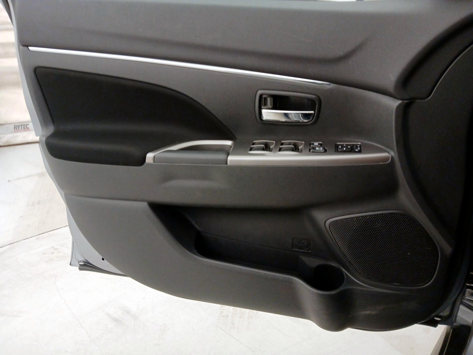 Thumbnail: 2020 Mitsubishi Outlander Sport - 12