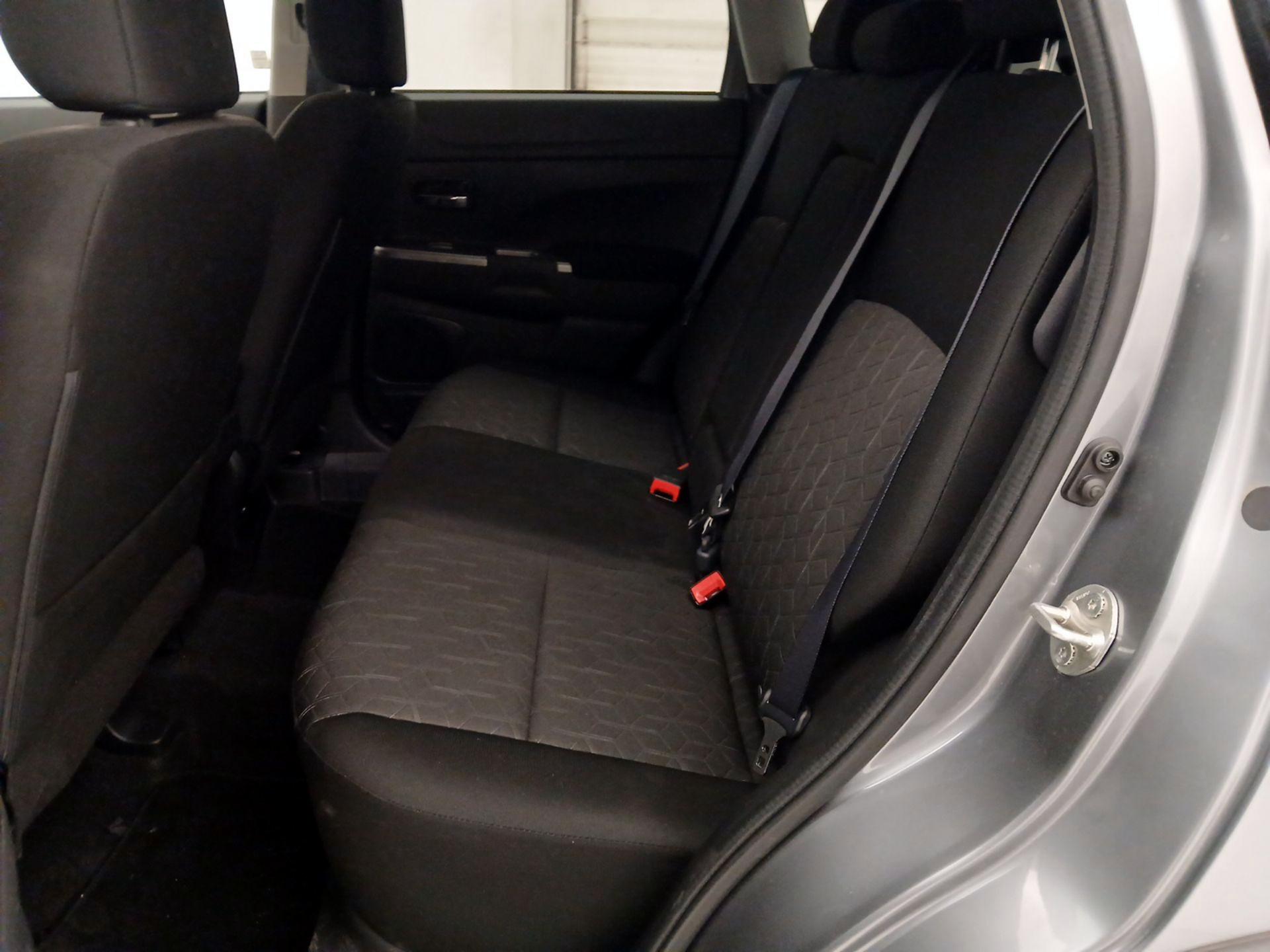 Thumbnail: 2020 Mitsubishi Outlander Sport - 19