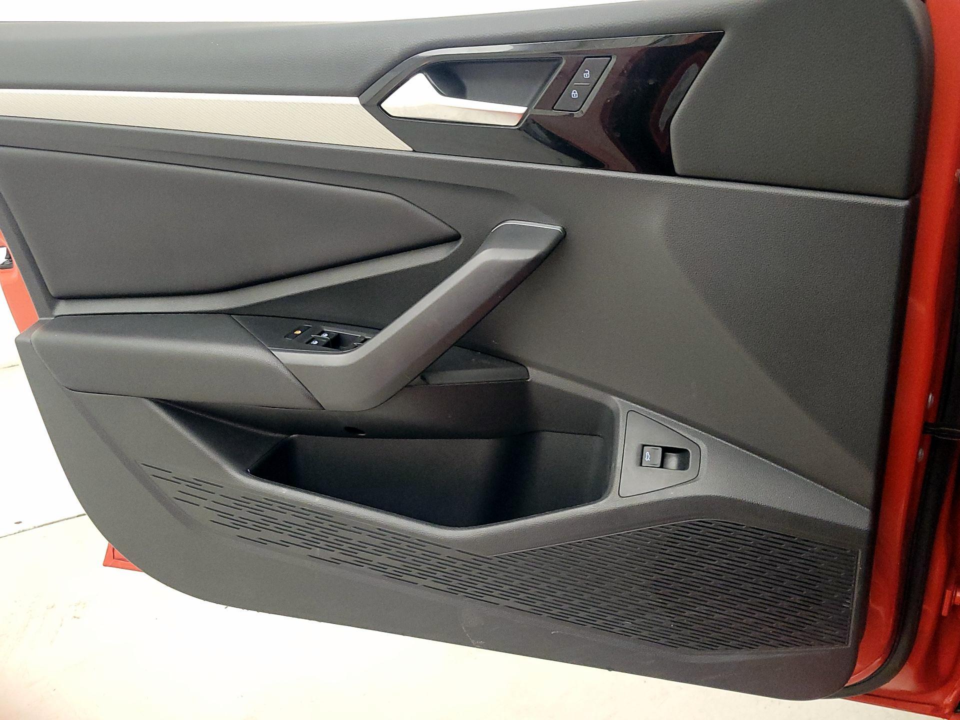 Thumbnail: 2019 Volkswagen Jetta - 12