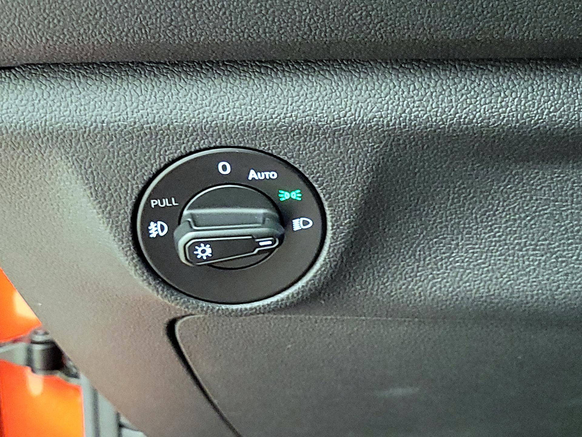 Thumbnail: 2019 Volkswagen Jetta - 13