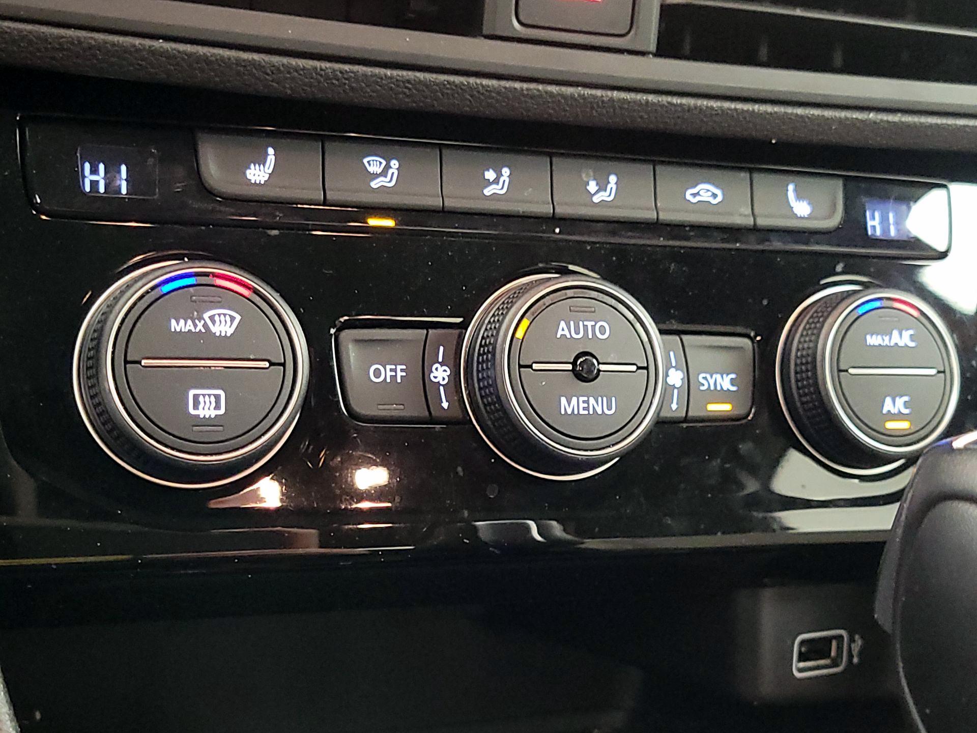 Thumbnail: 2019 Volkswagen Jetta - 16