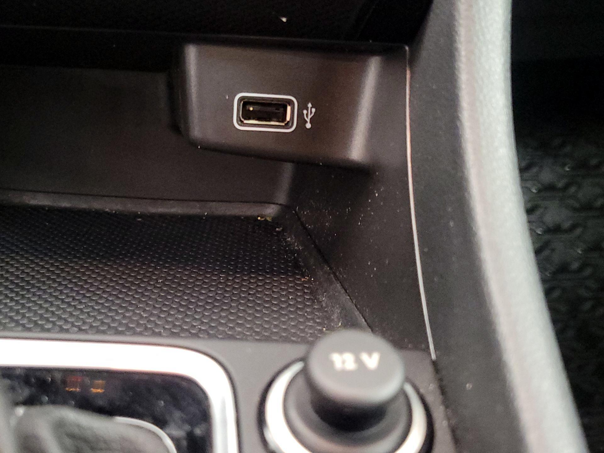 Thumbnail: 2019 Volkswagen Jetta - 18