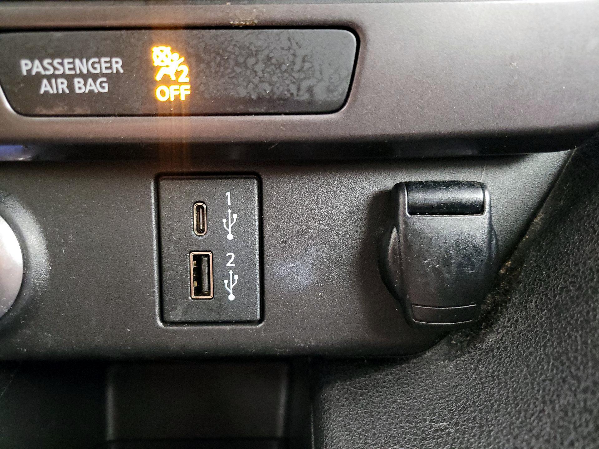 Thumbnail: 2021 Nissan Leaf - 18