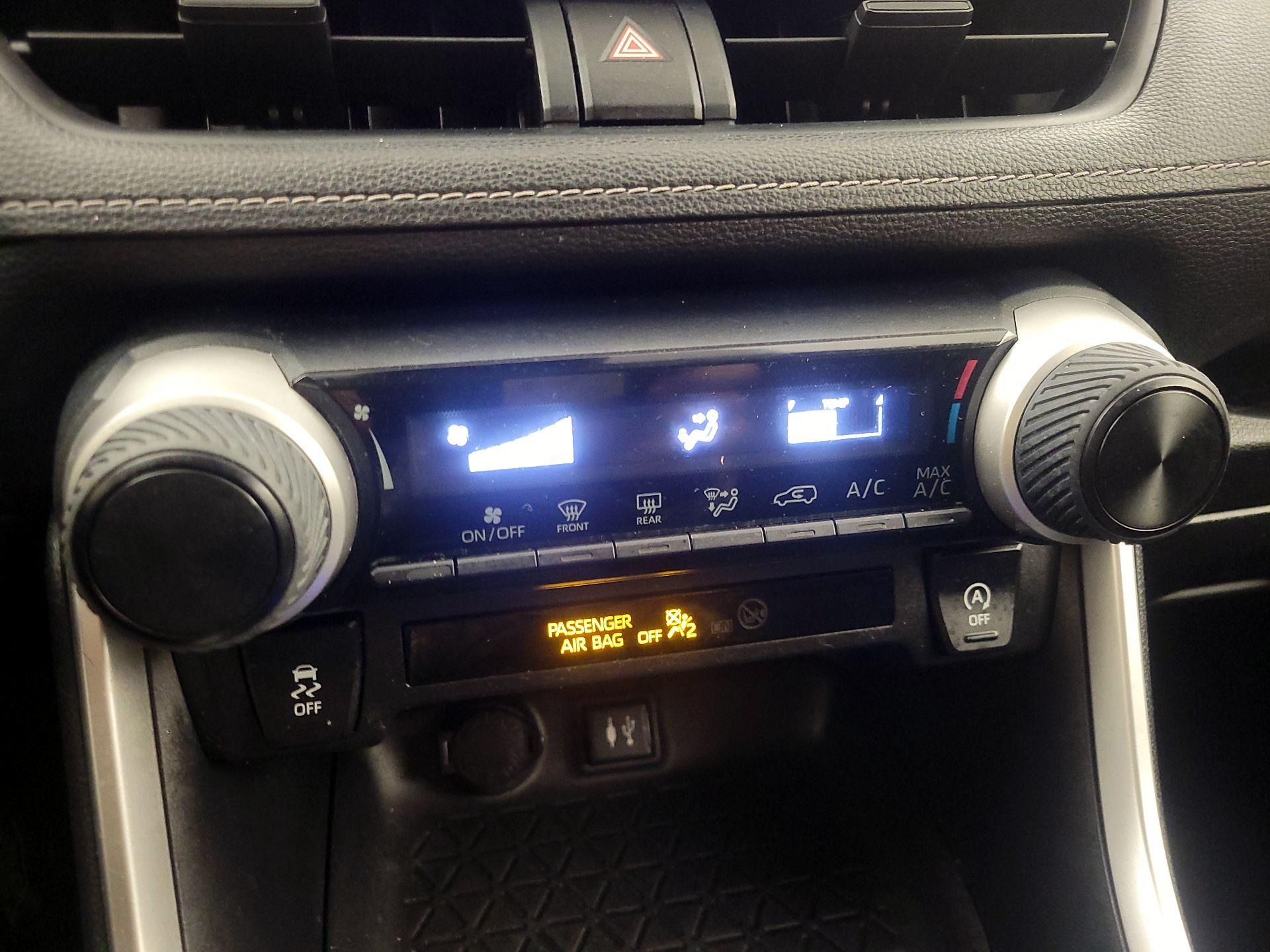 Thumbnail: 2019 Toyota RAV4 - 16