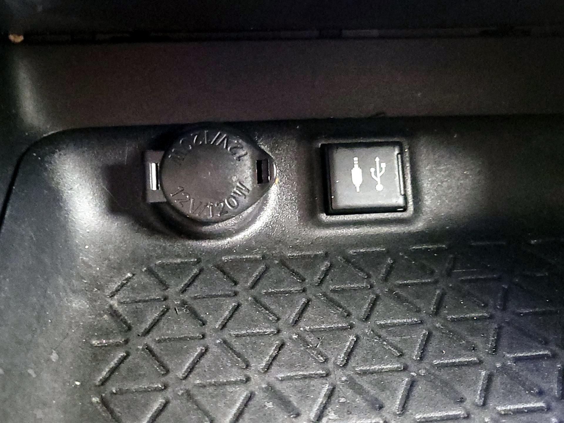 Thumbnail: 2019 Toyota RAV4 - 18