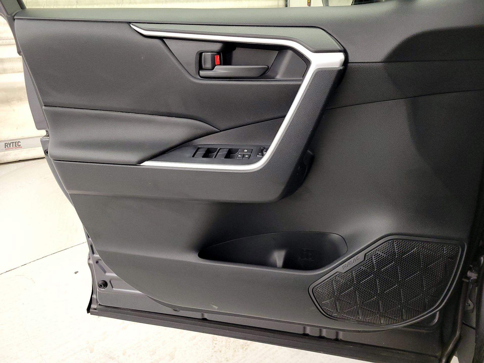 Thumbnail: 2019 Toyota RAV4 - 12