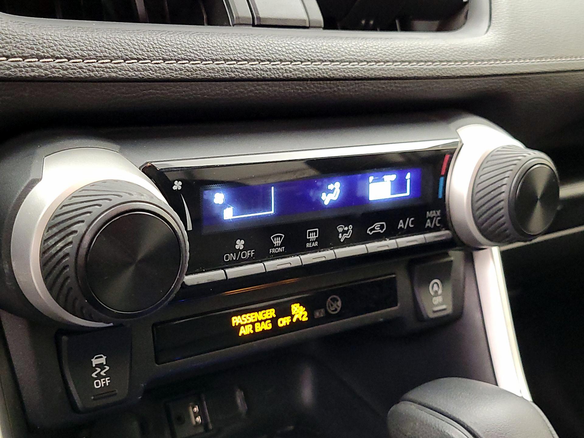 Thumbnail: 2019 Toyota RAV4 - 16