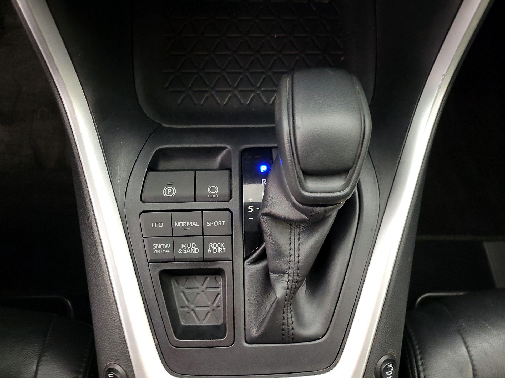 Thumbnail: 2019 Toyota RAV4 - 17