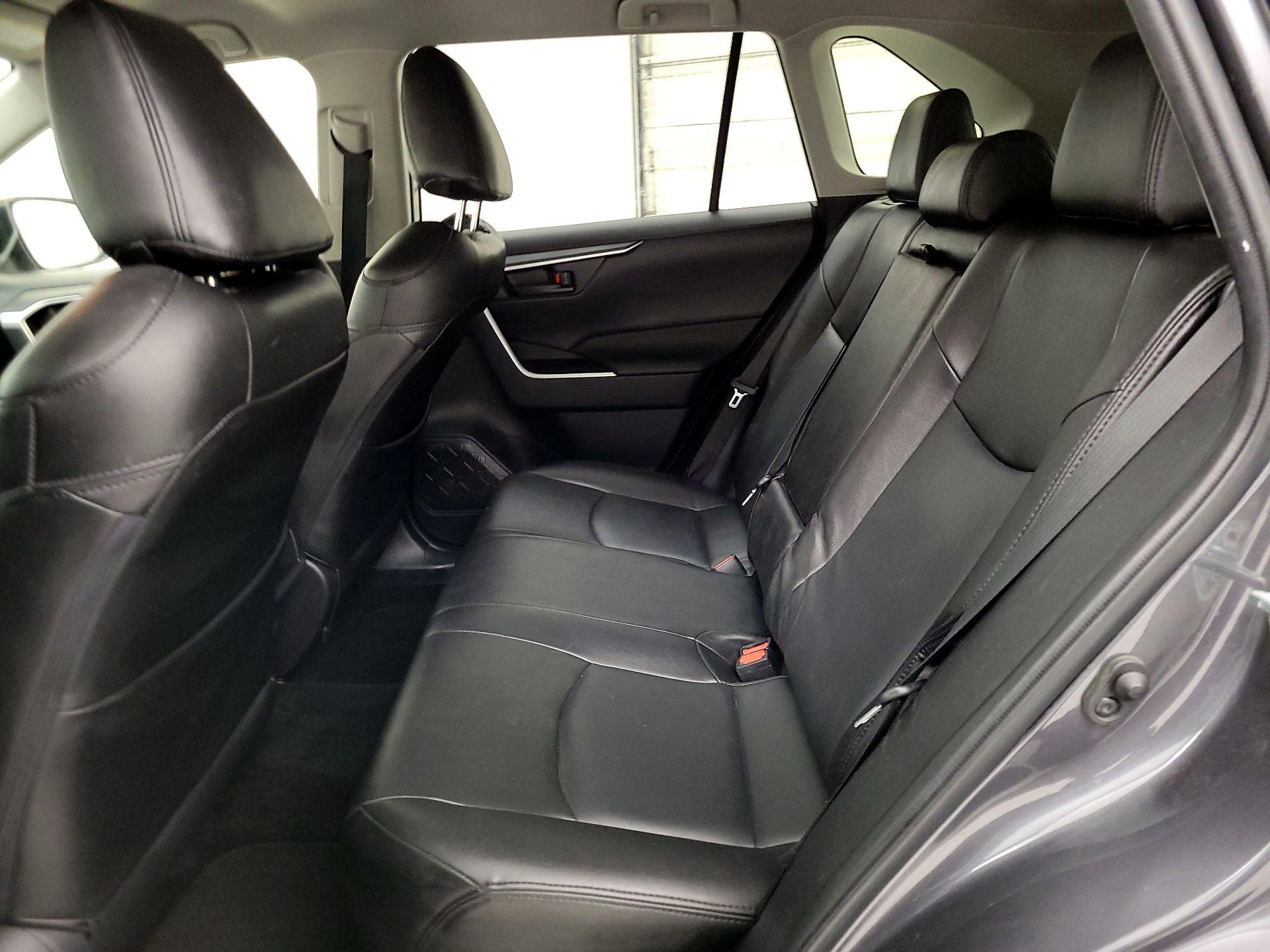 Thumbnail: 2019 Toyota RAV4 - 19