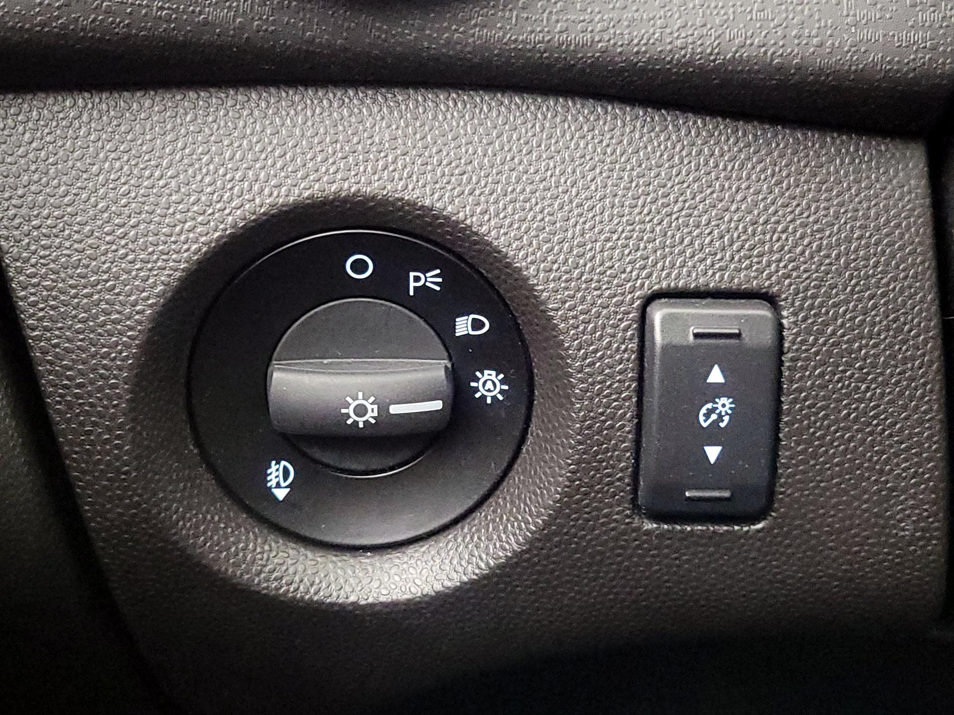 Thumbnail: 2014 Ford Fiesta - 13