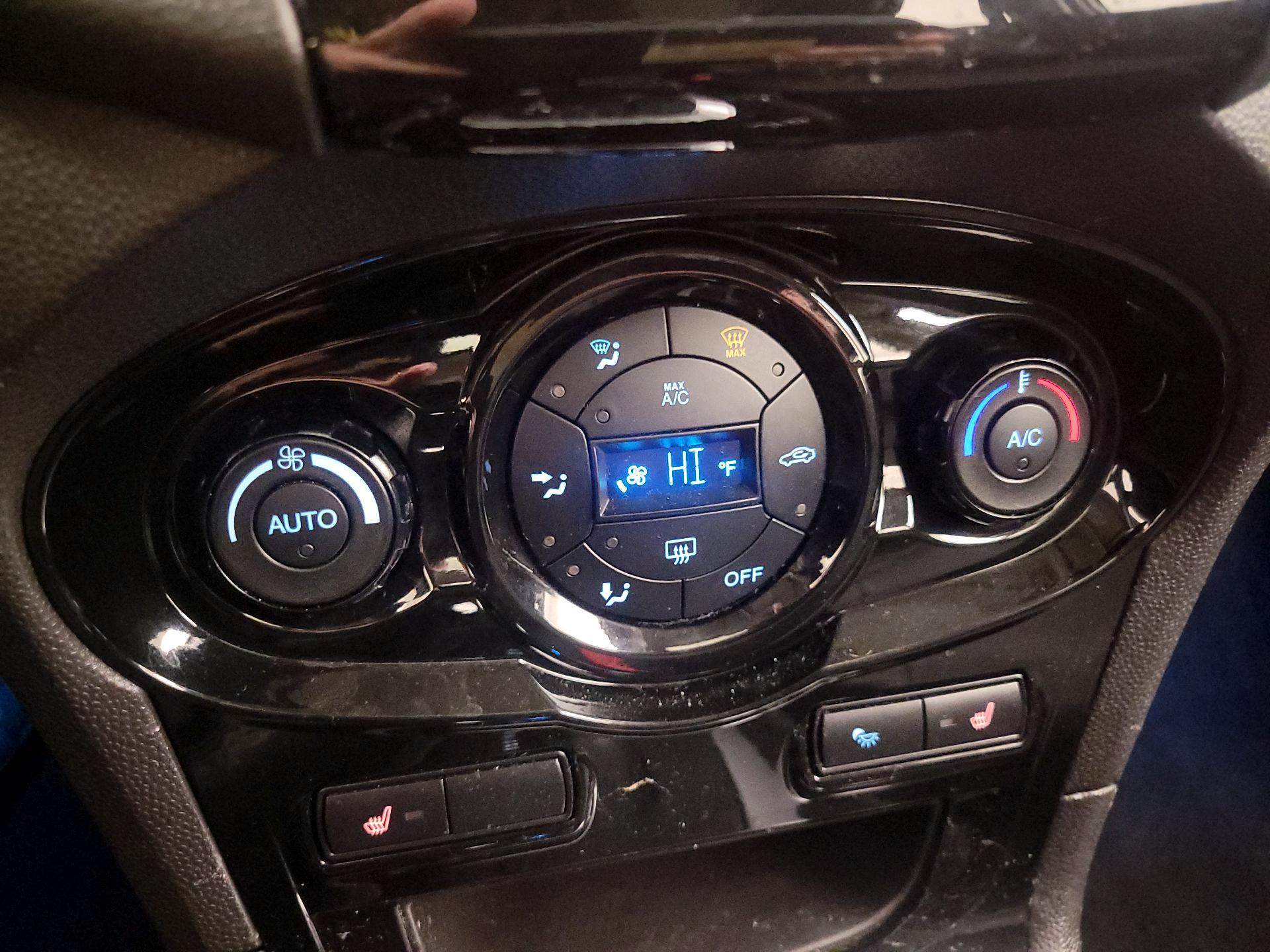 Thumbnail: 2014 Ford Fiesta - 16