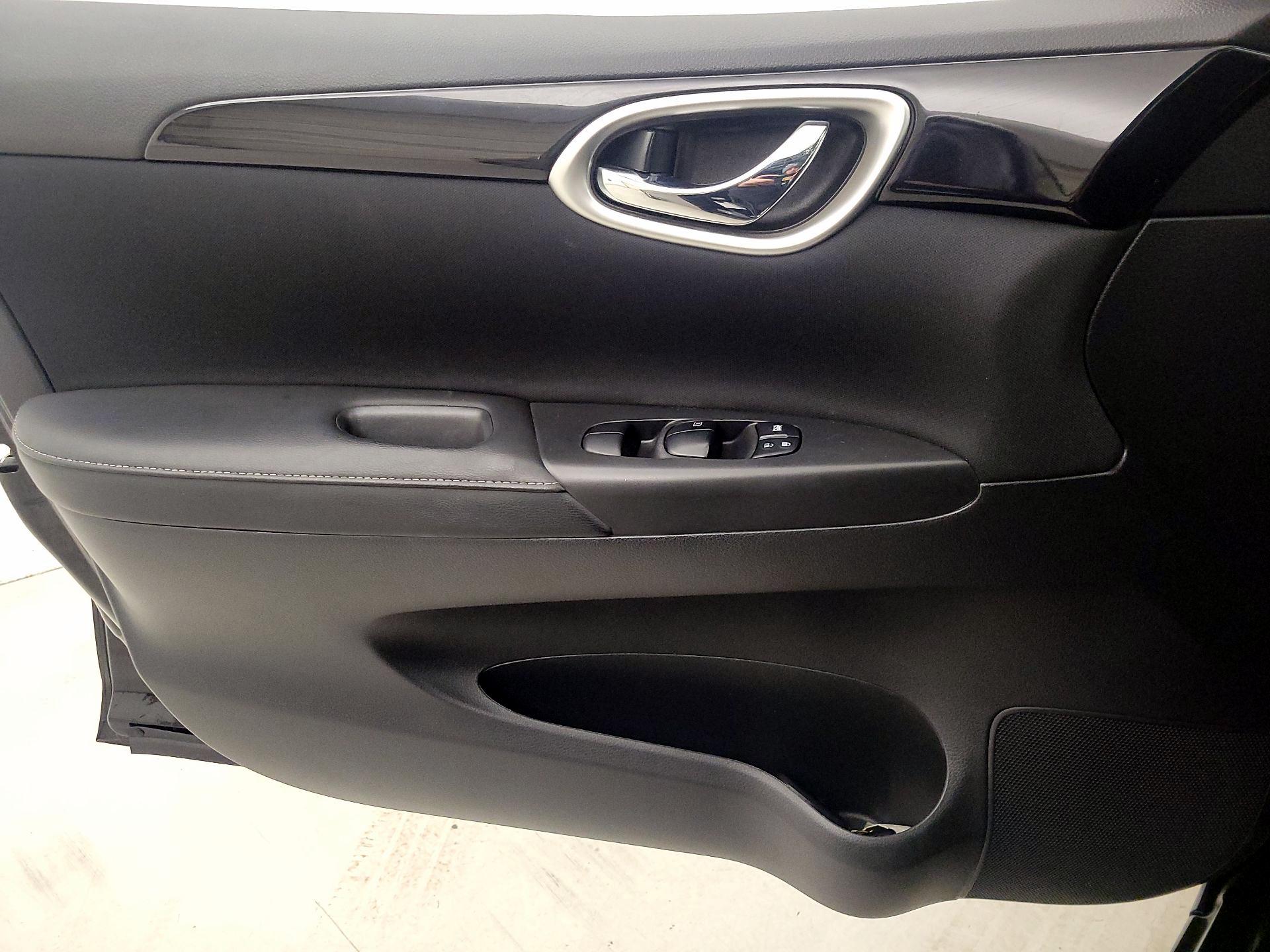 Thumbnail: 2019 Nissan Sentra - 12