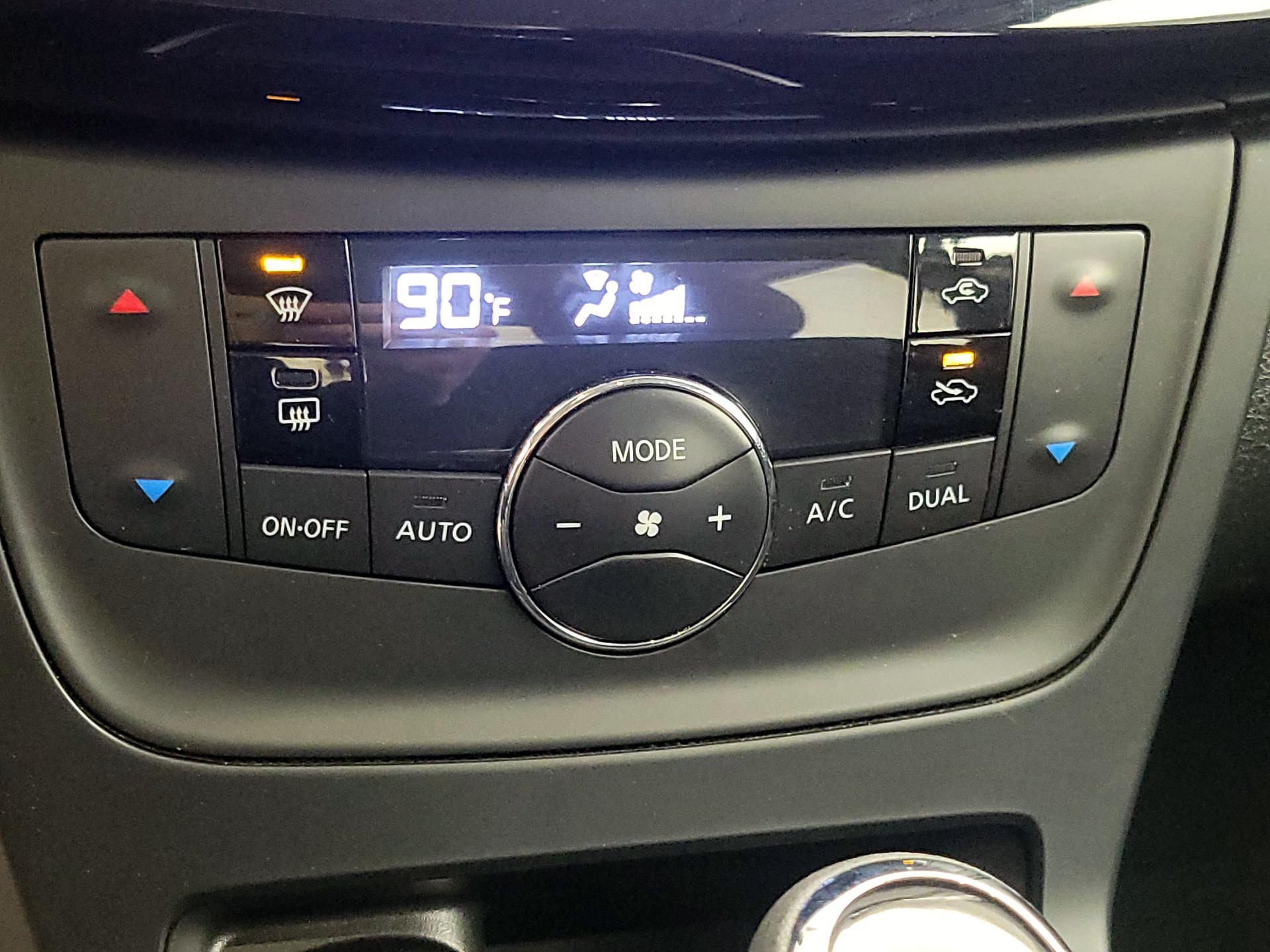 Thumbnail: 2019 Nissan Sentra - 16