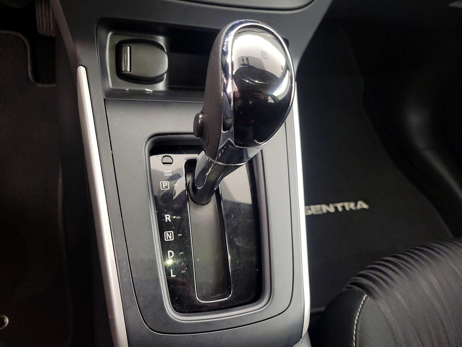 Thumbnail: 2019 Nissan Sentra - 17