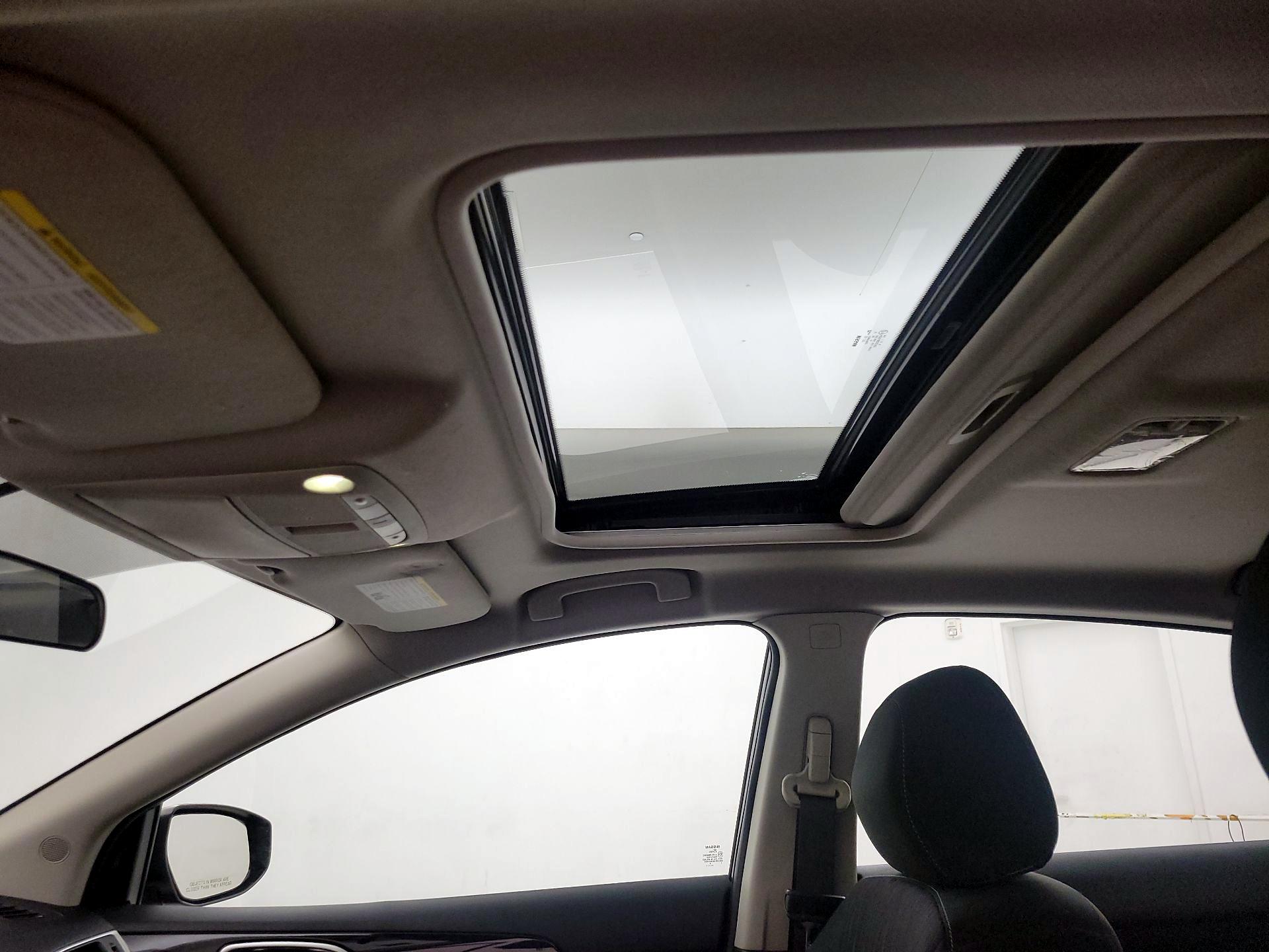 Thumbnail: 2019 Nissan Sentra - 19