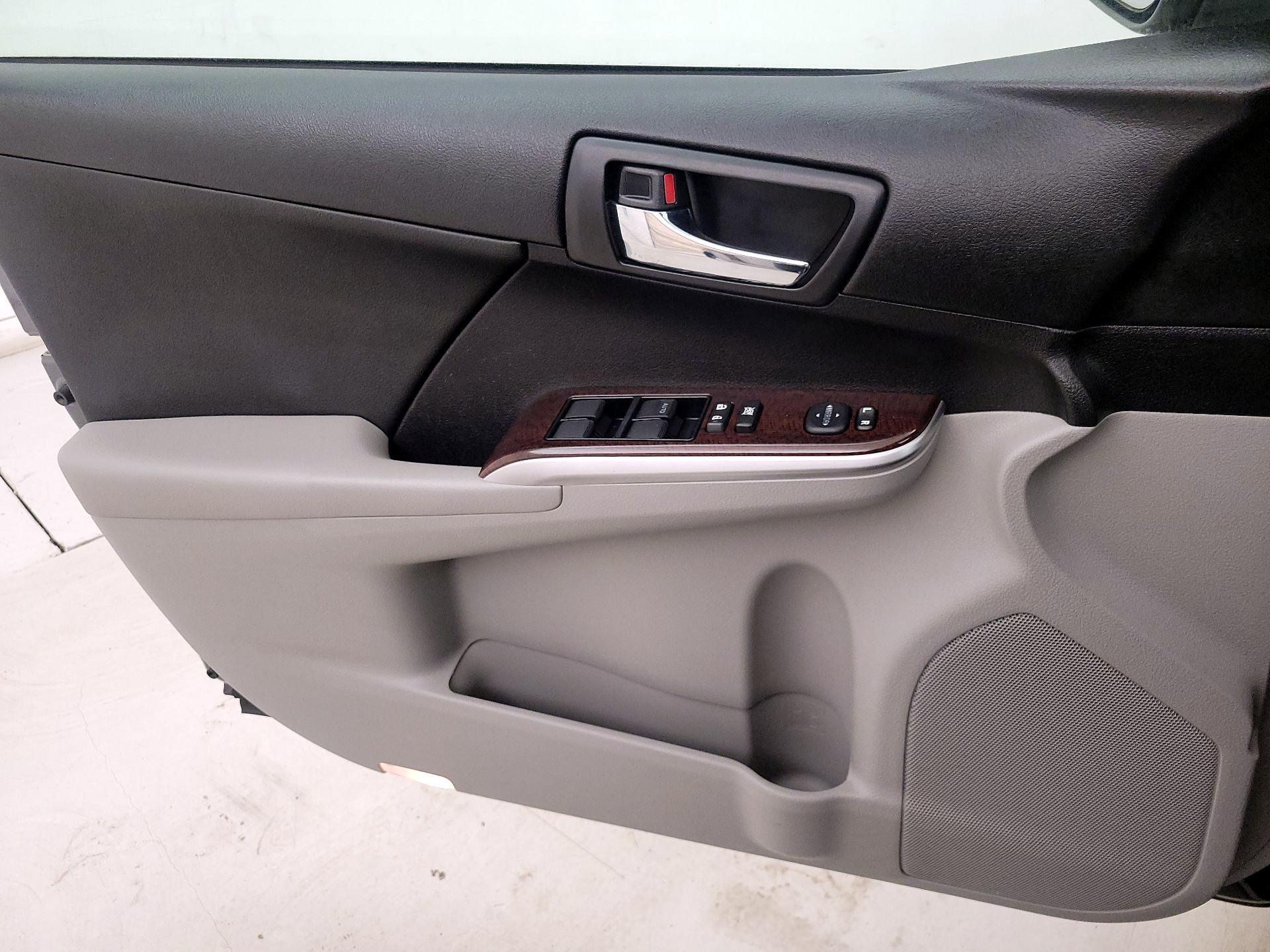 Thumbnail: 2014 Toyota Camry - 12