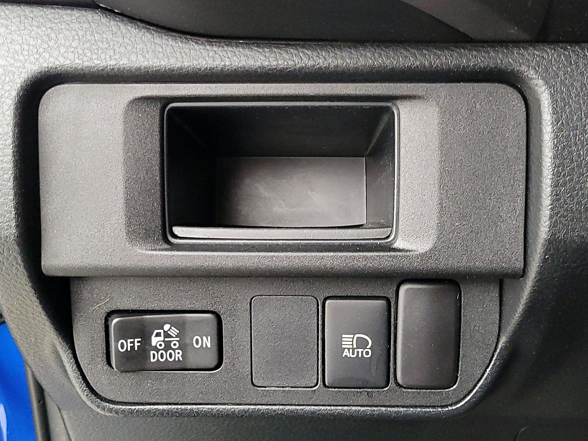 Thumbnail: 2018 Toyota Tacoma - 13