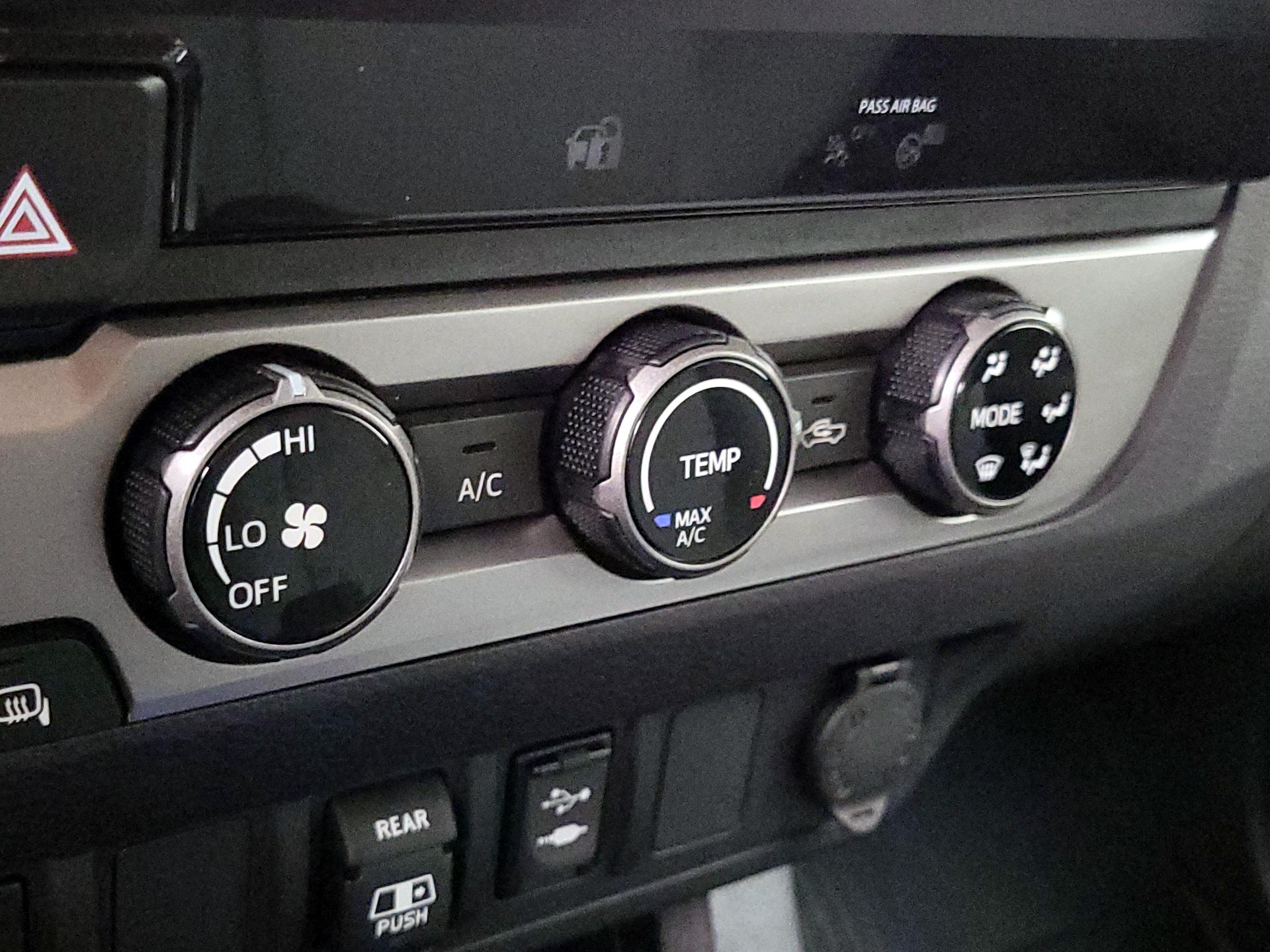 Thumbnail: 2018 Toyota Tacoma - 16