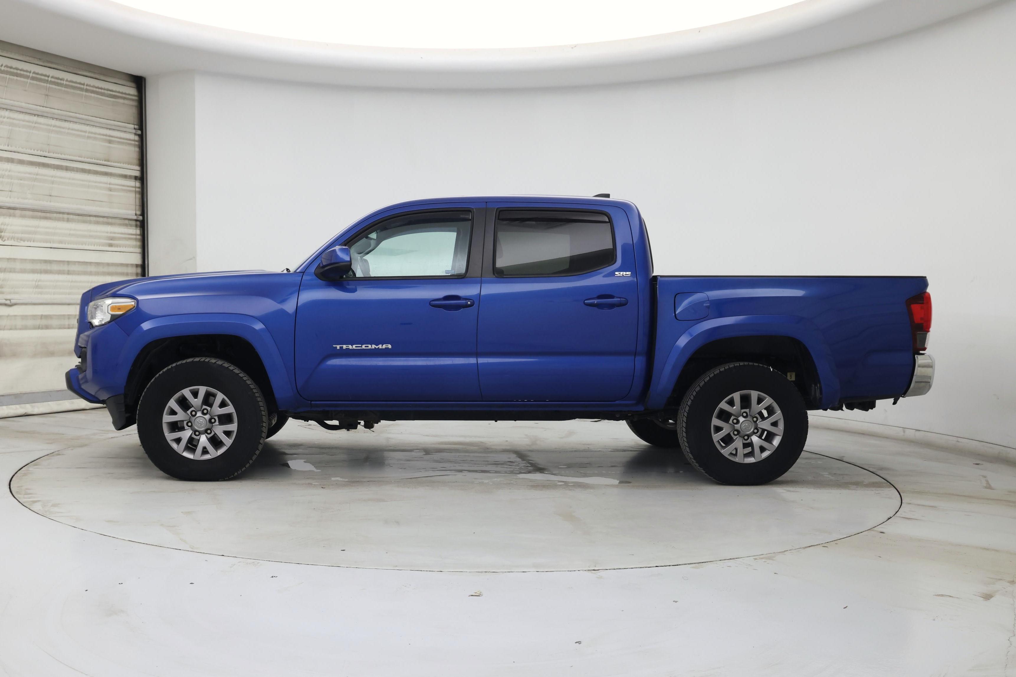 Thumbnail: 2018 Toyota Tacoma - 3