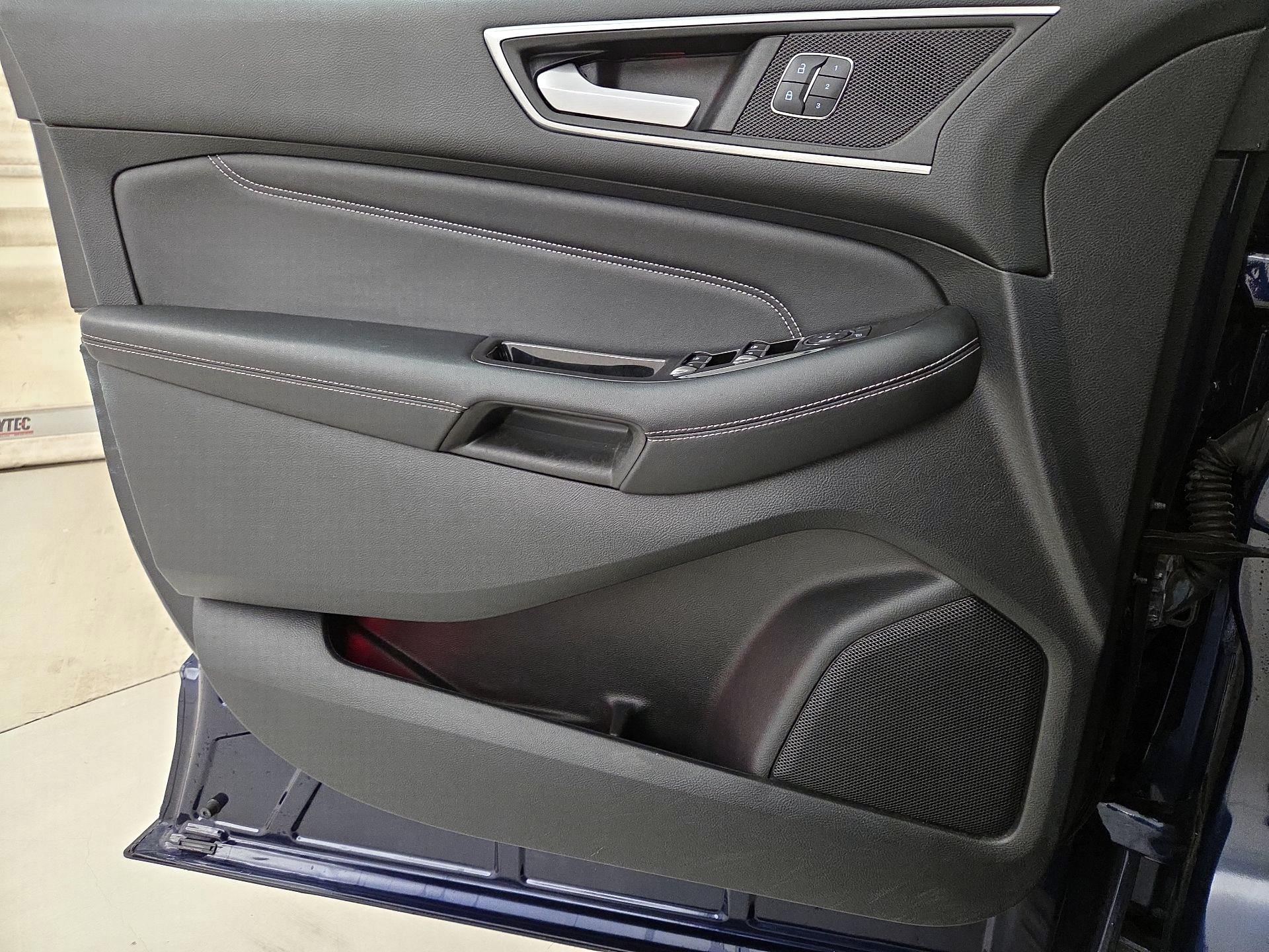 Thumbnail: 2016 Ford Edge - 12