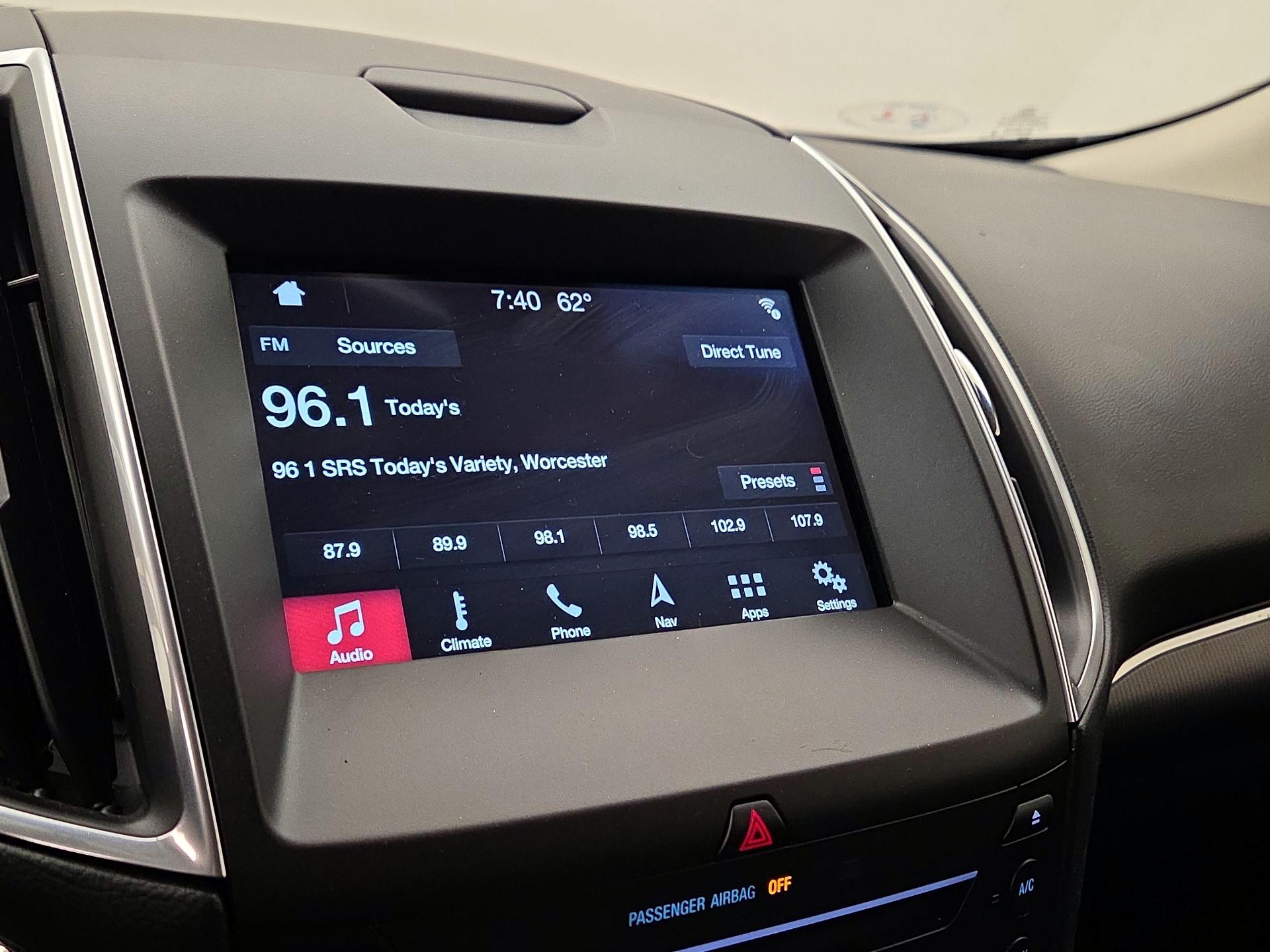 Thumbnail: 2016 Ford Edge - 15