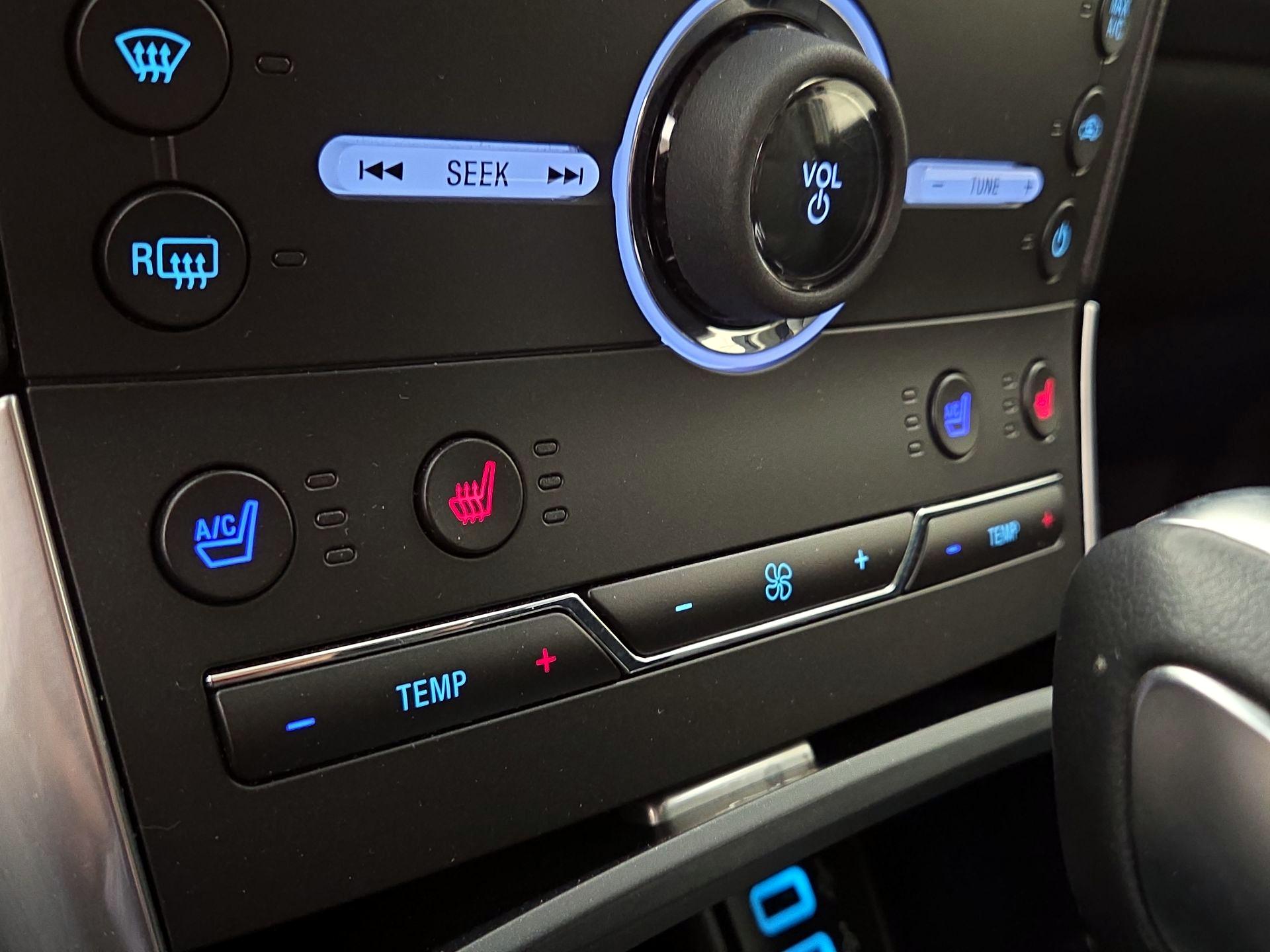 Thumbnail: 2016 Ford Edge - 16