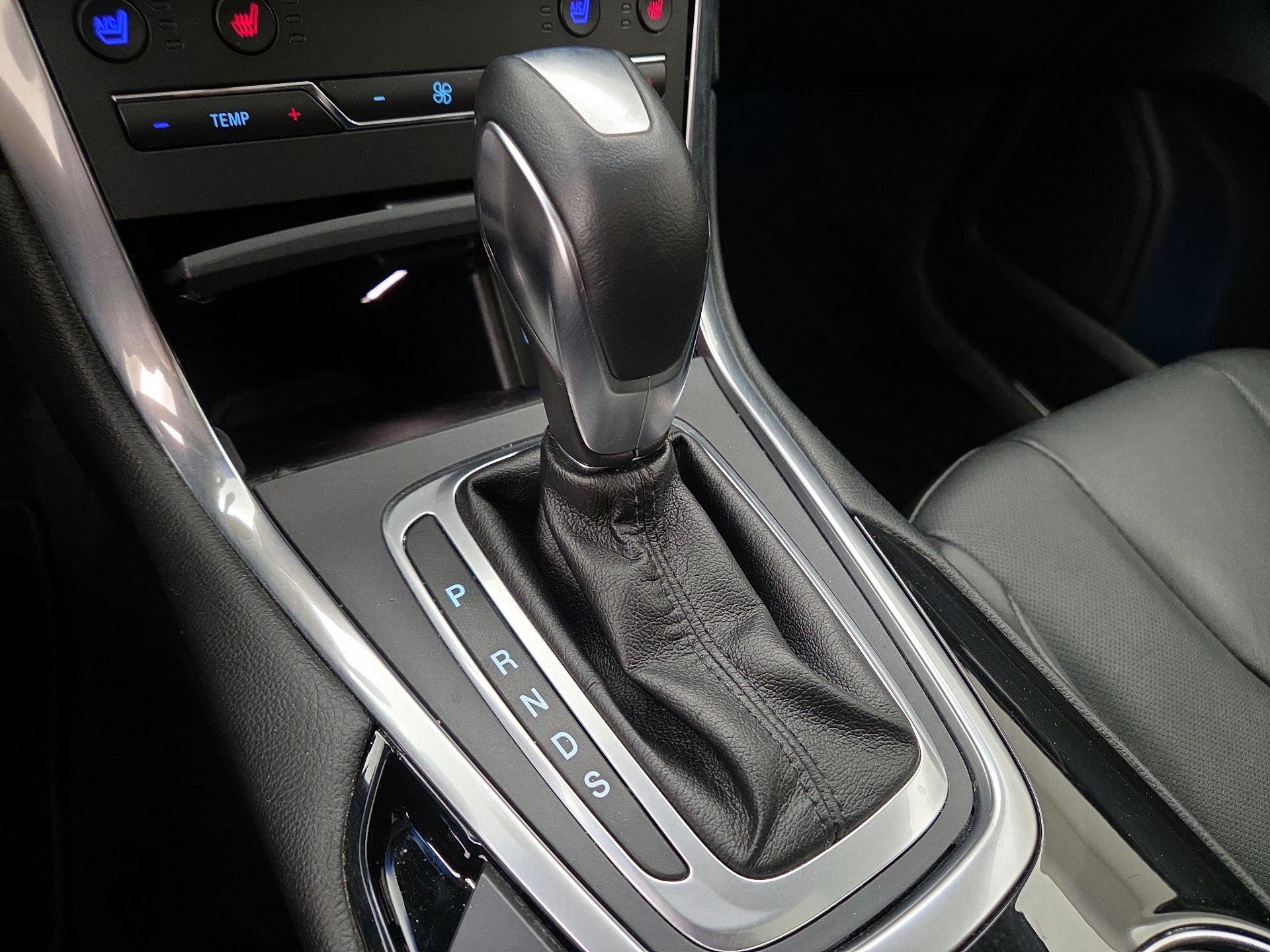 Thumbnail: 2016 Ford Edge - 17