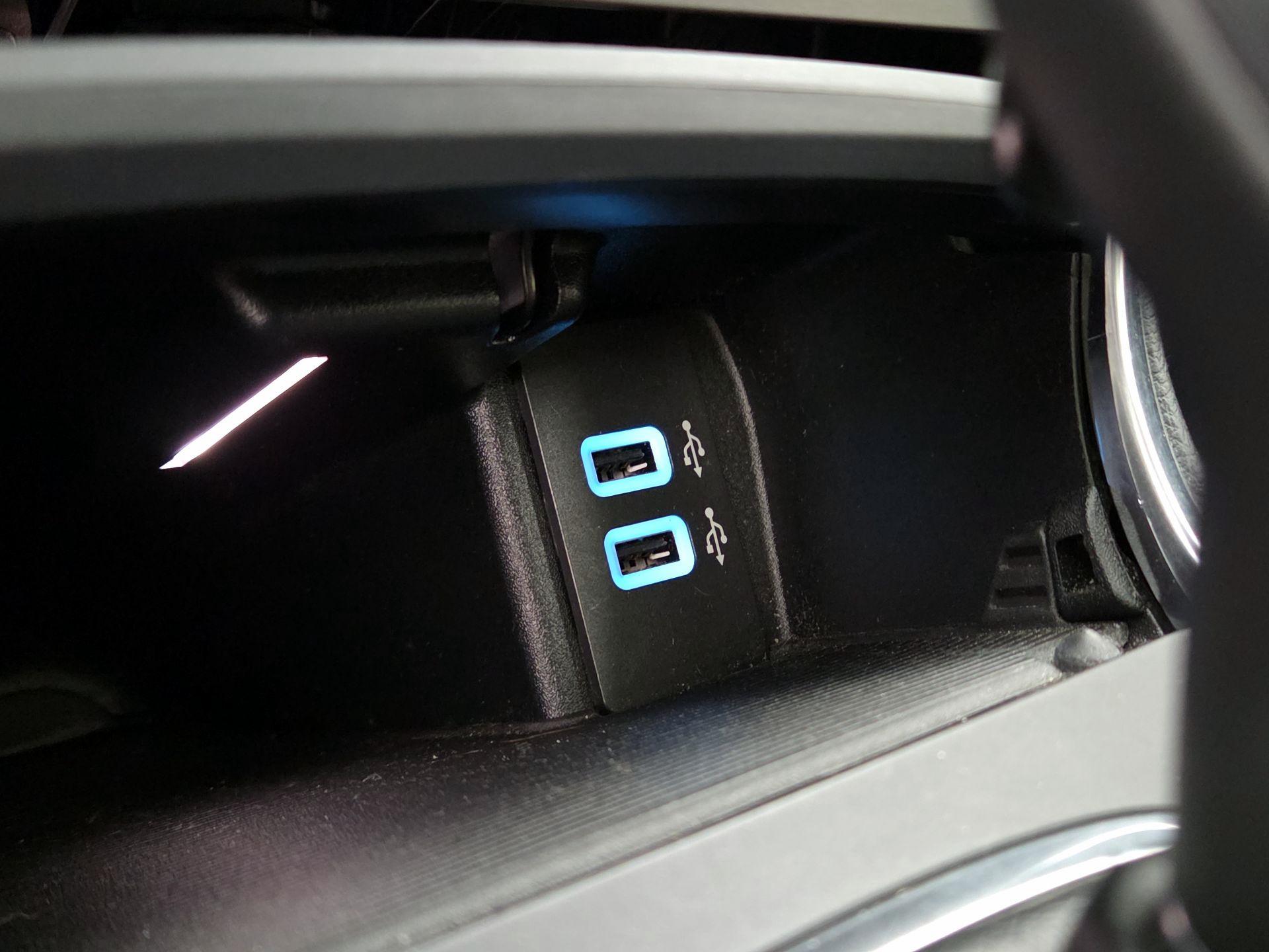 Thumbnail: 2016 Ford Edge - 18