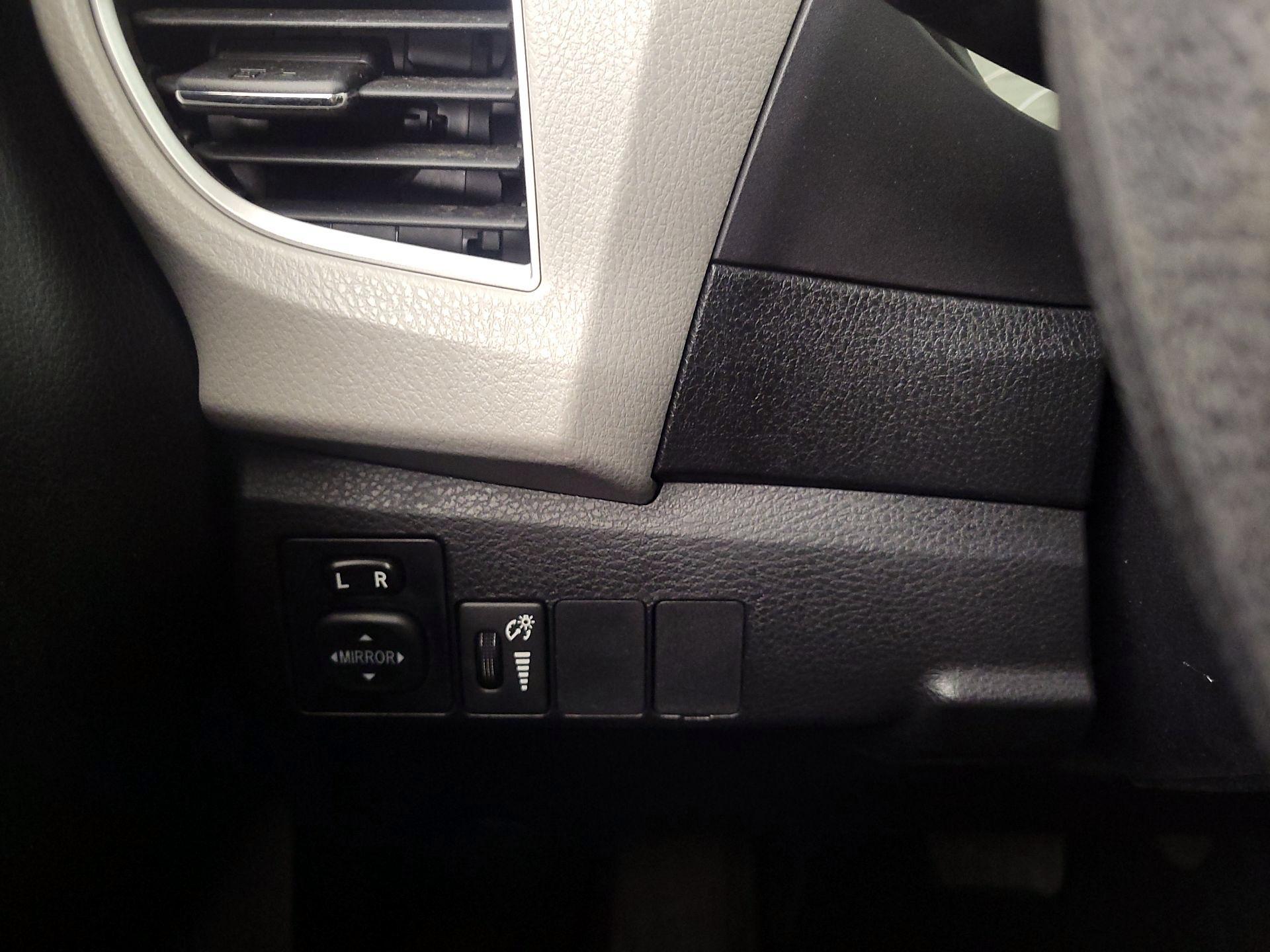 Thumbnail: 2014 Toyota Corolla - 13