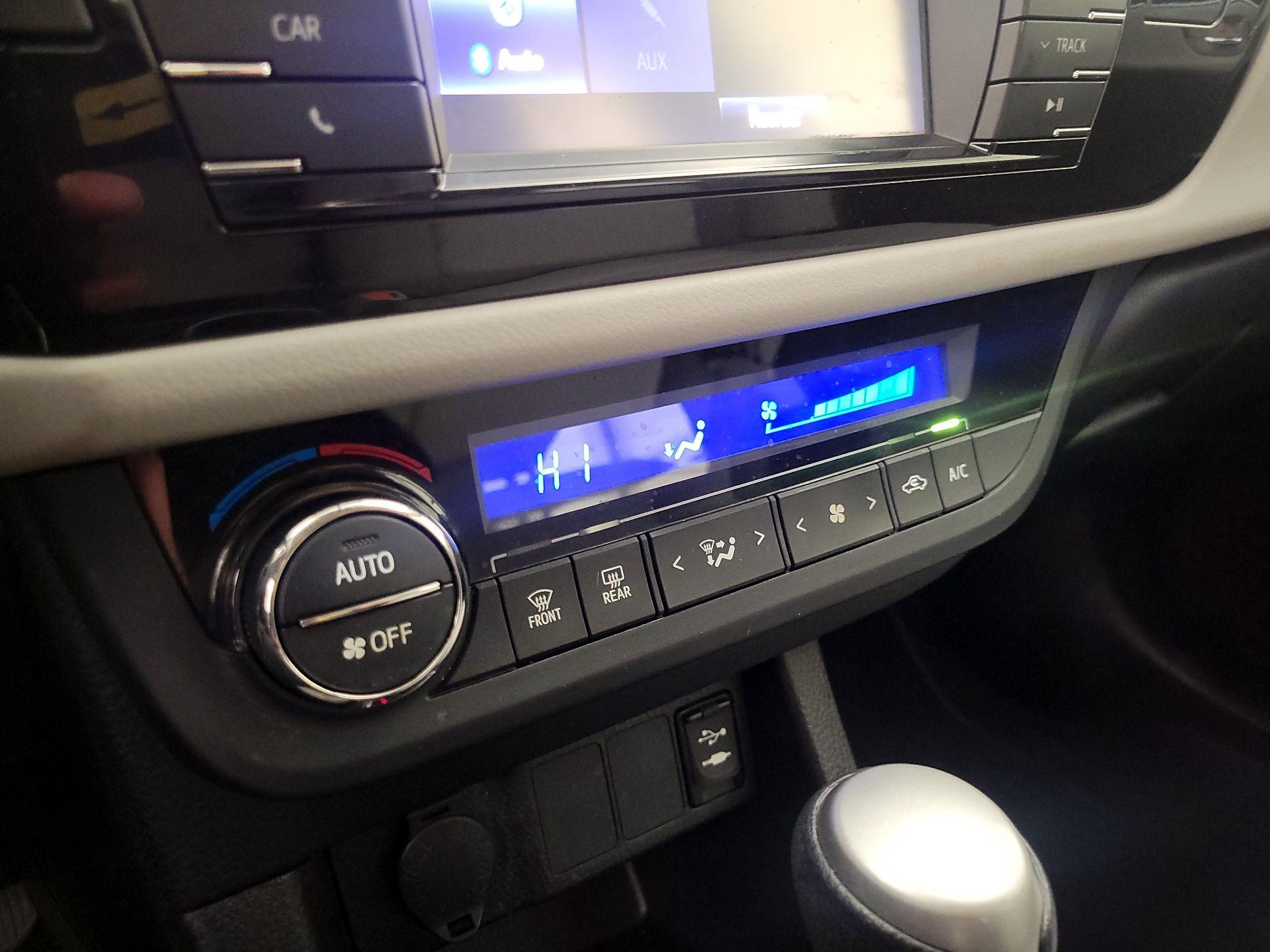 Thumbnail: 2014 Toyota Corolla - 16