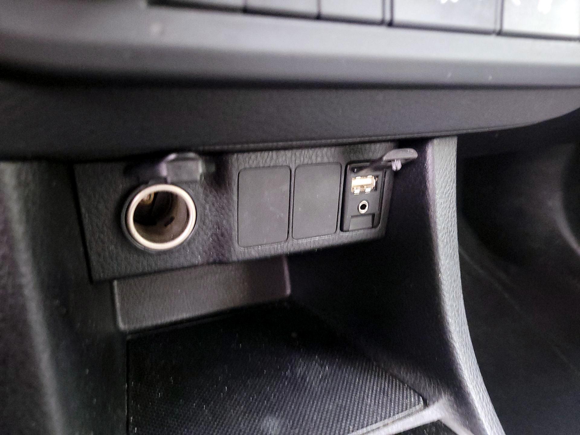 Thumbnail: 2014 Toyota Corolla - 18