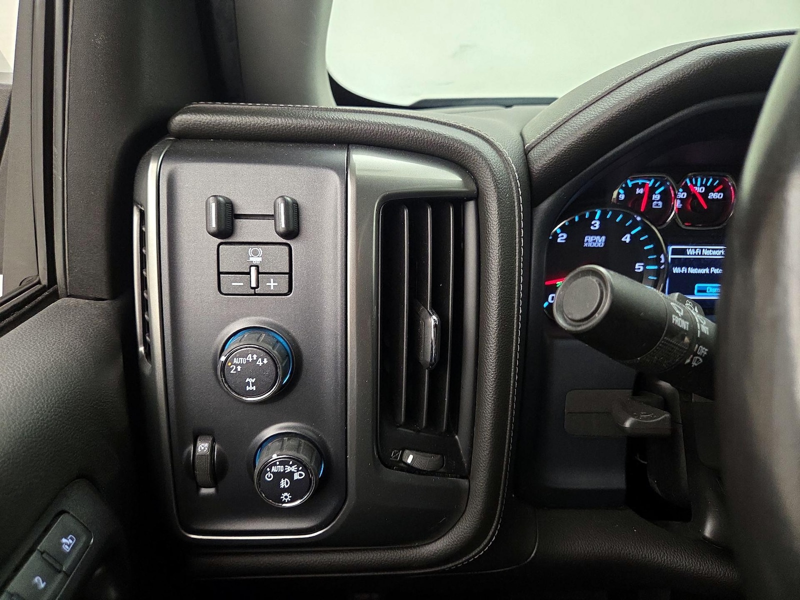 2018 Chevrolet Silverado 1500 LTZ - Photo 14