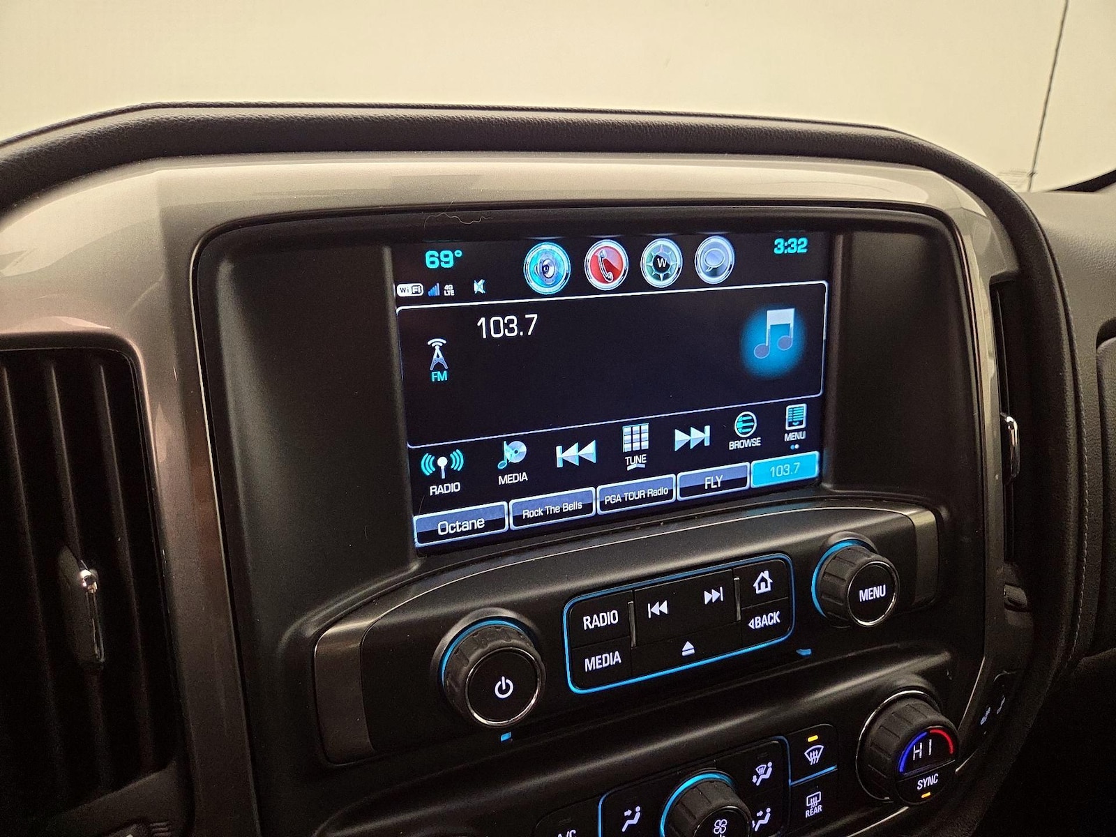 2018 Chevrolet Silverado 1500 LTZ - Photo 17