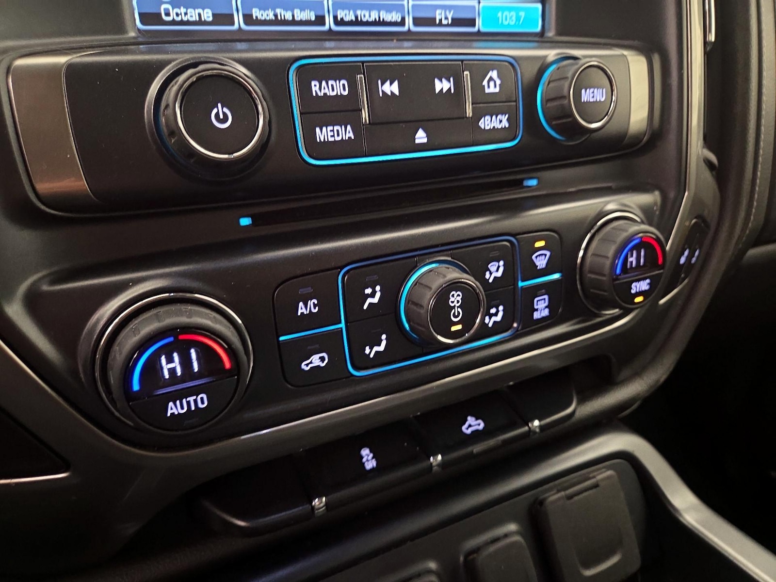 2018 Chevrolet Silverado 1500 LTZ - Photo 18