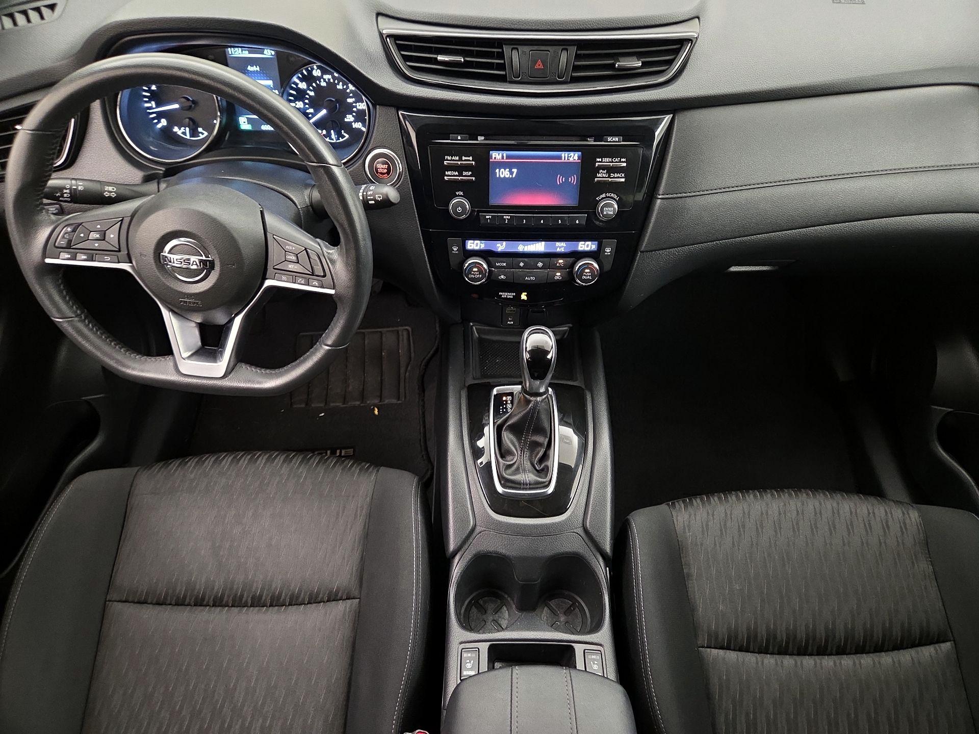 Thumbnail: 2017 Nissan Rogue - 9